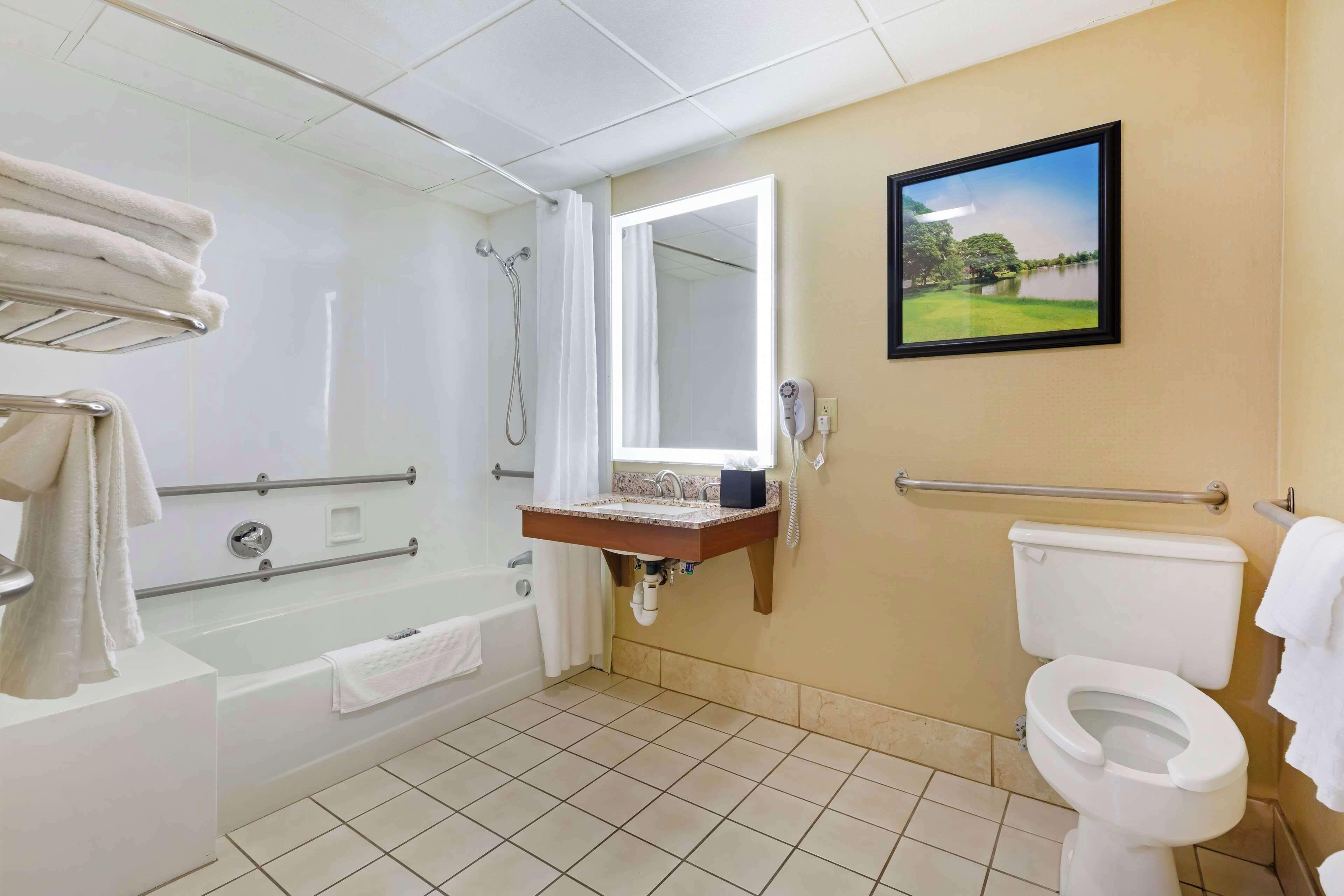 King Room with Bath Tub - Disability Access/Non-Smoking