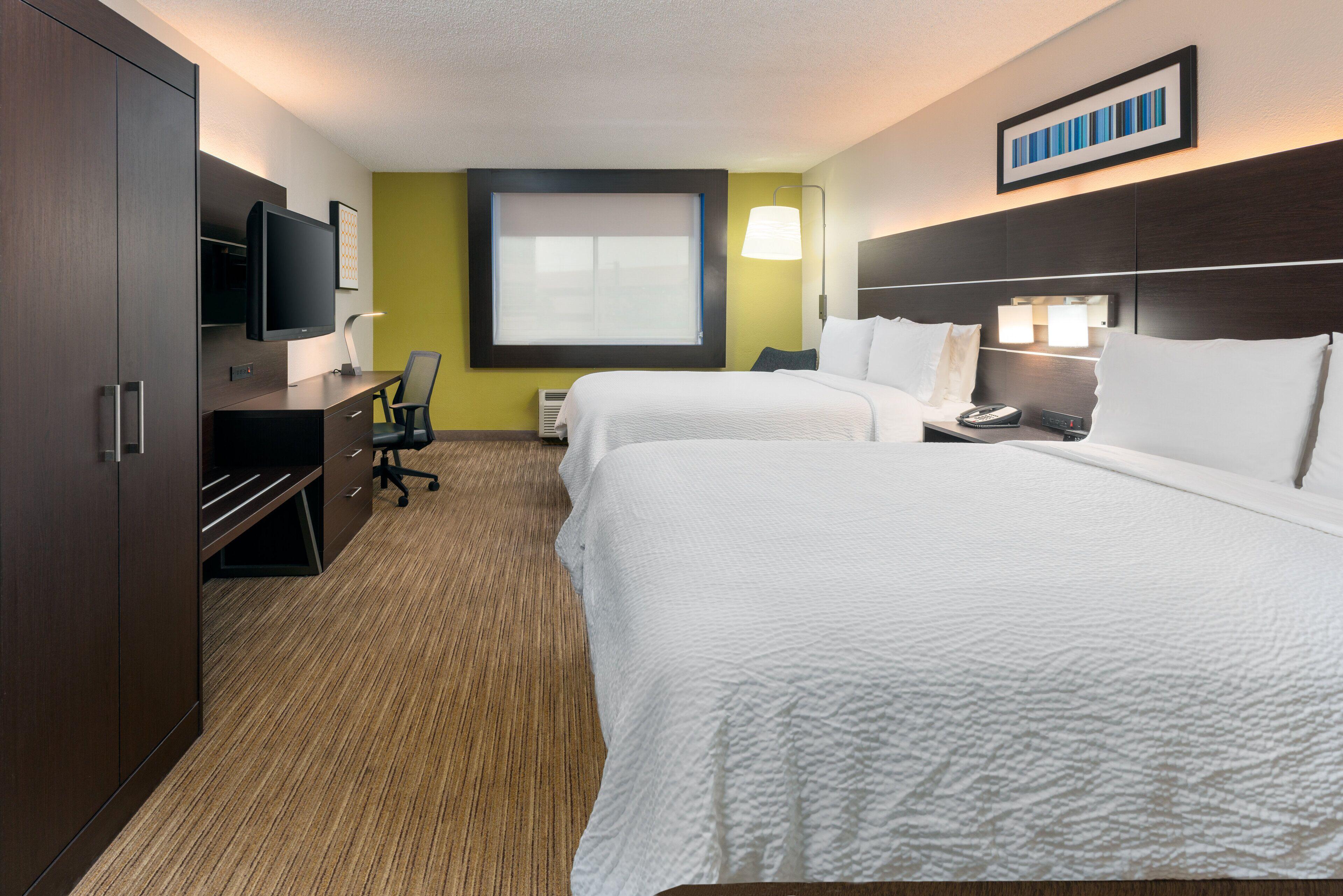 Standard Queen Room with Two Queen Beds,1606557104:JPEG