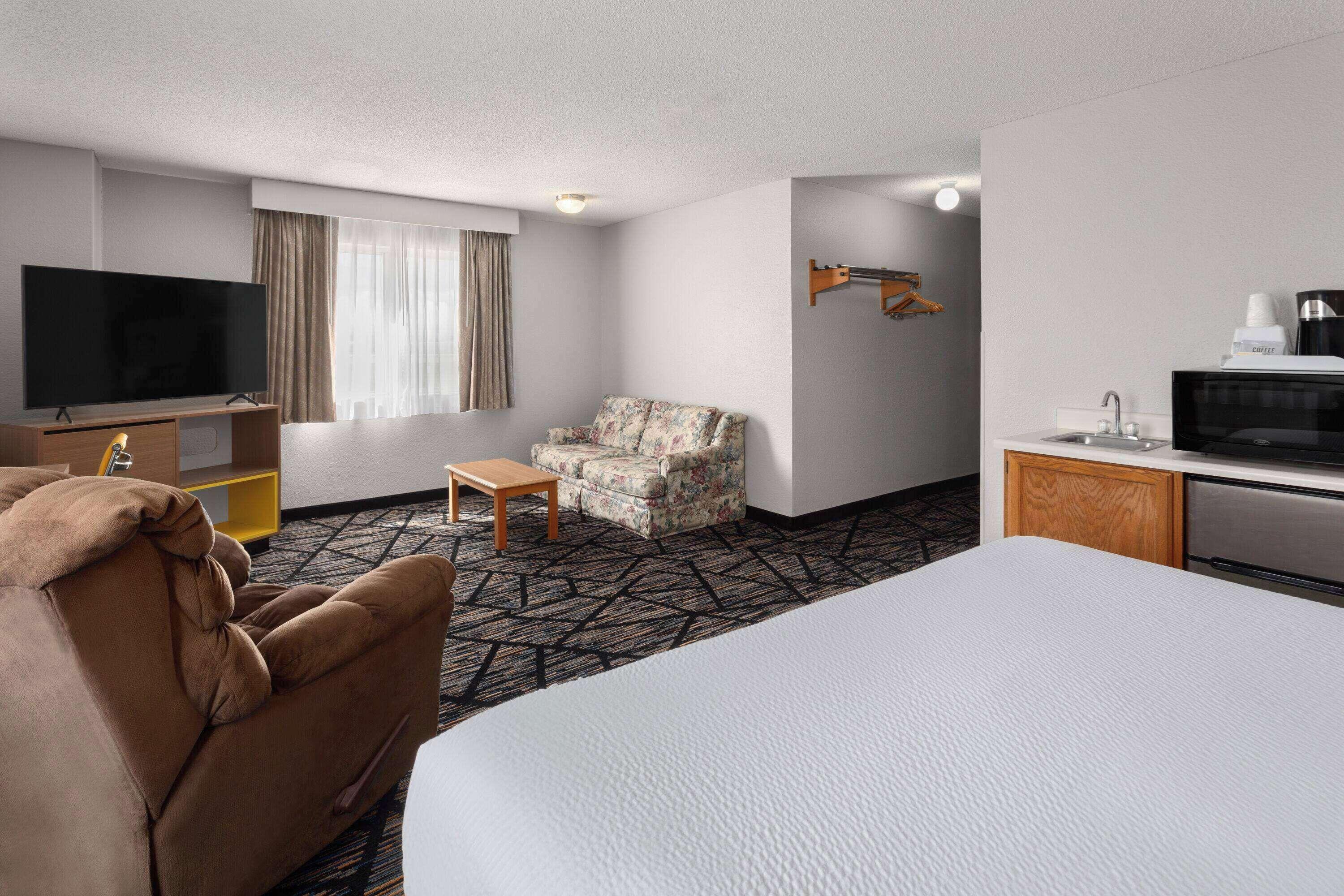 Deluxe King Suite
