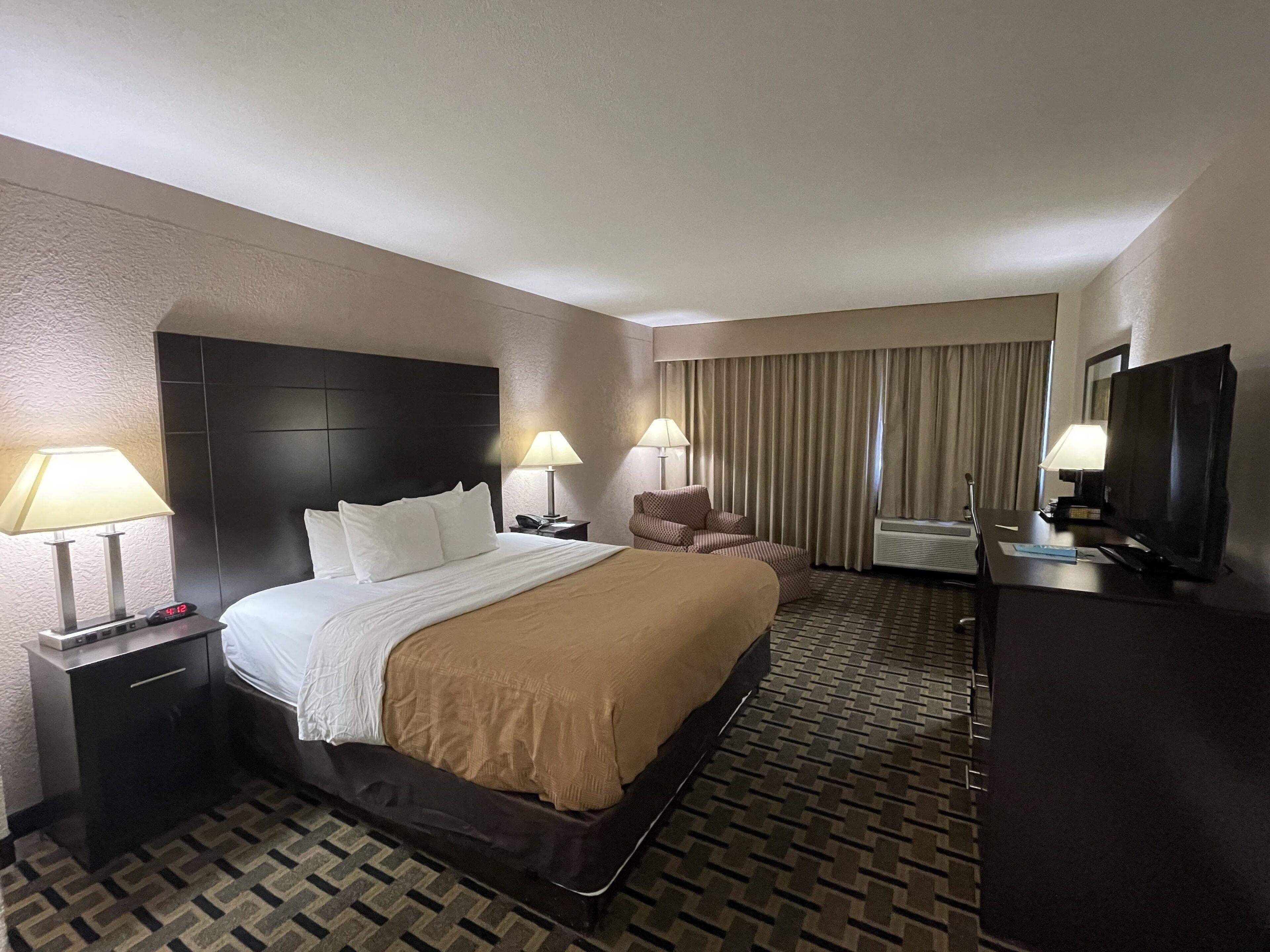 Deluxe King Room - Non-Smoking,1538599855:JPEG