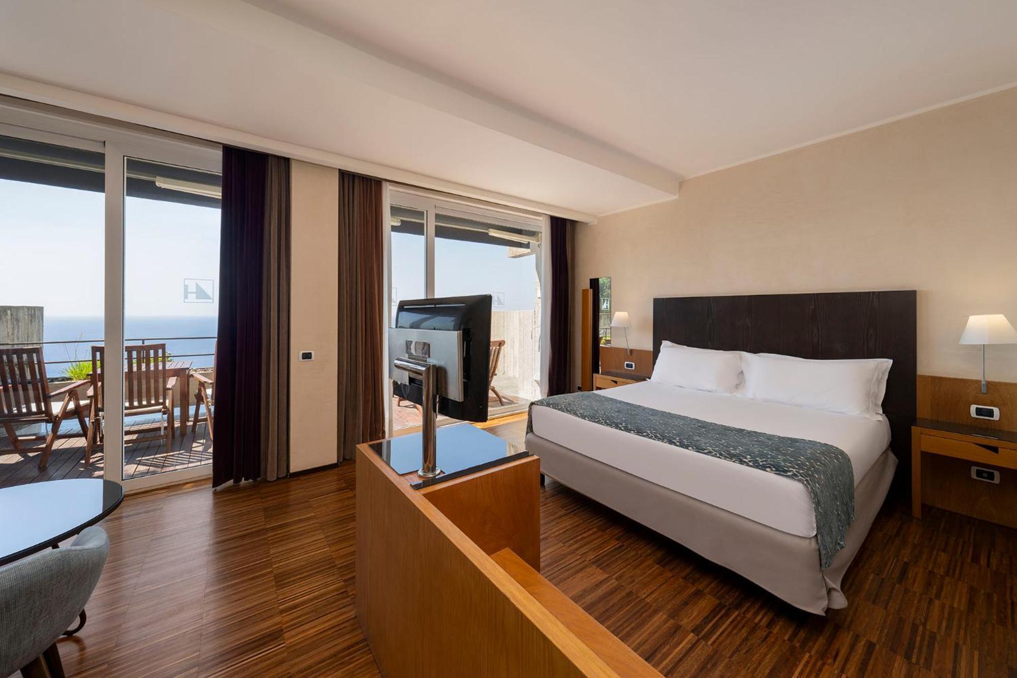 Junior Suite met Terras en Premium Uitzicht op Zee