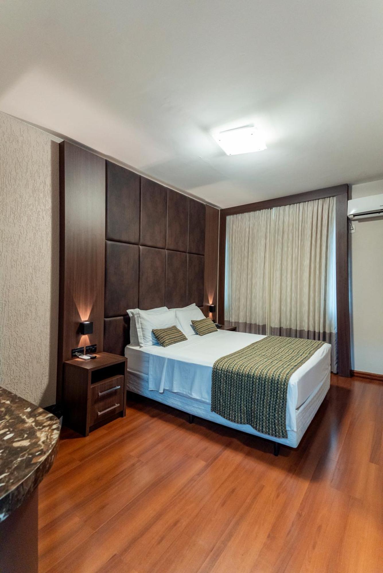 Quarto Duplo