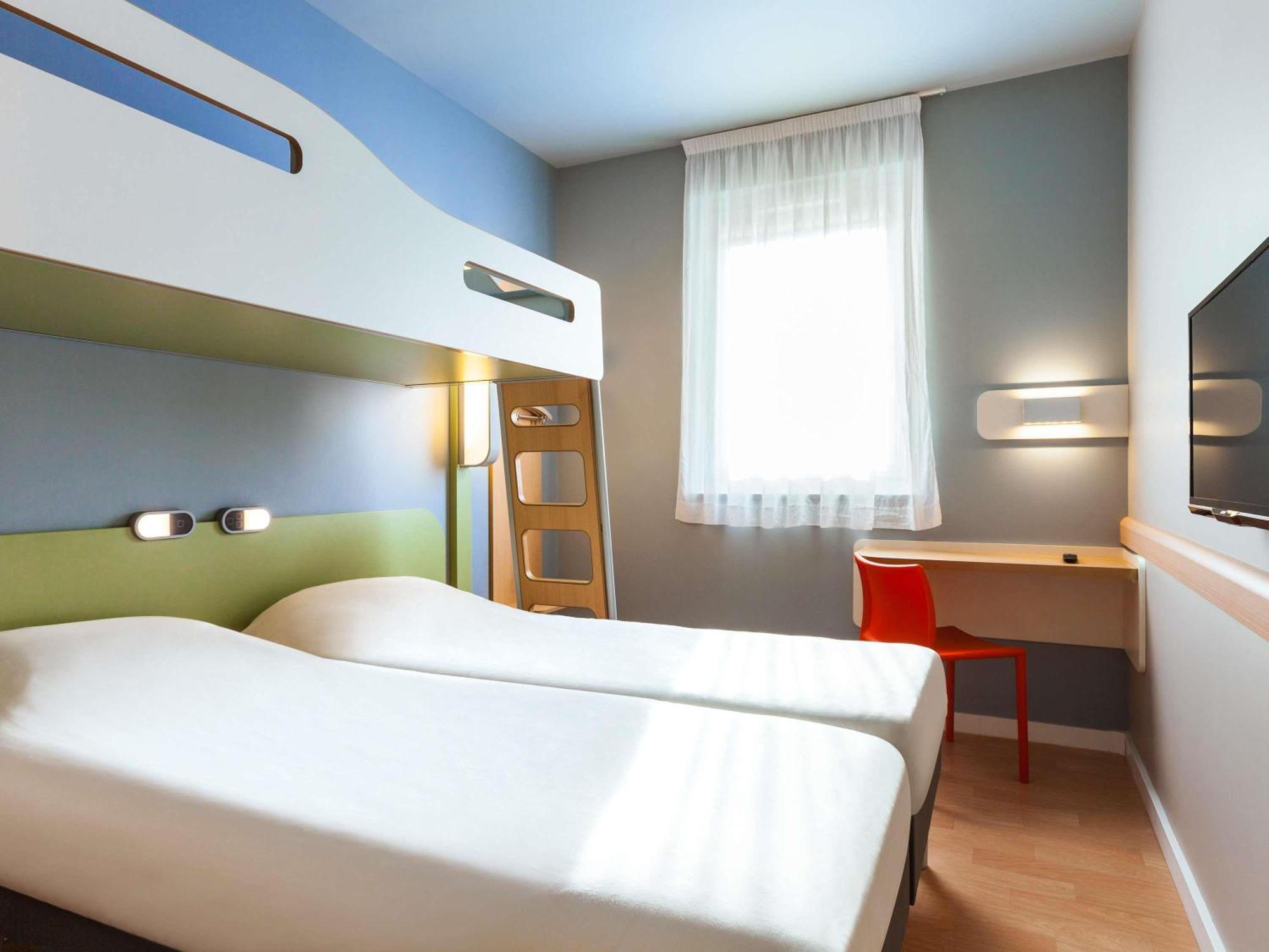 Triple Room Twin Beds Bunk Bed