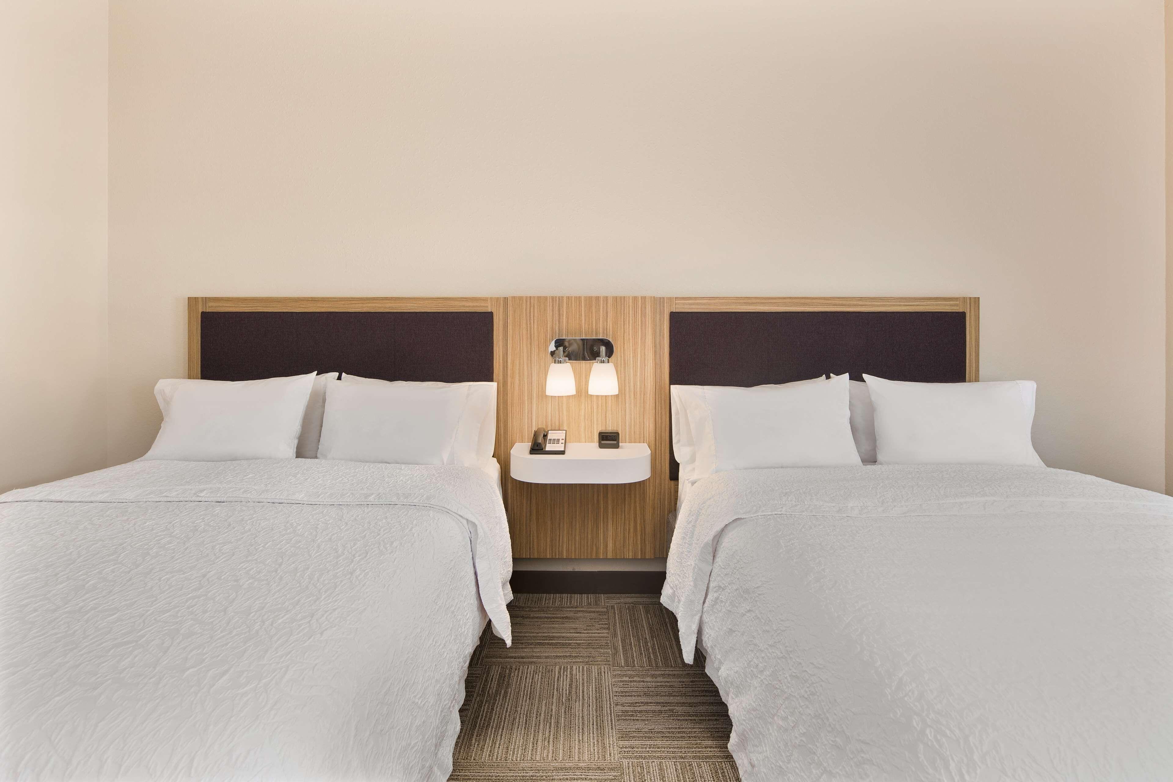 Queen Room with Bath Tub - Hearing Accessible - Non-Smoking