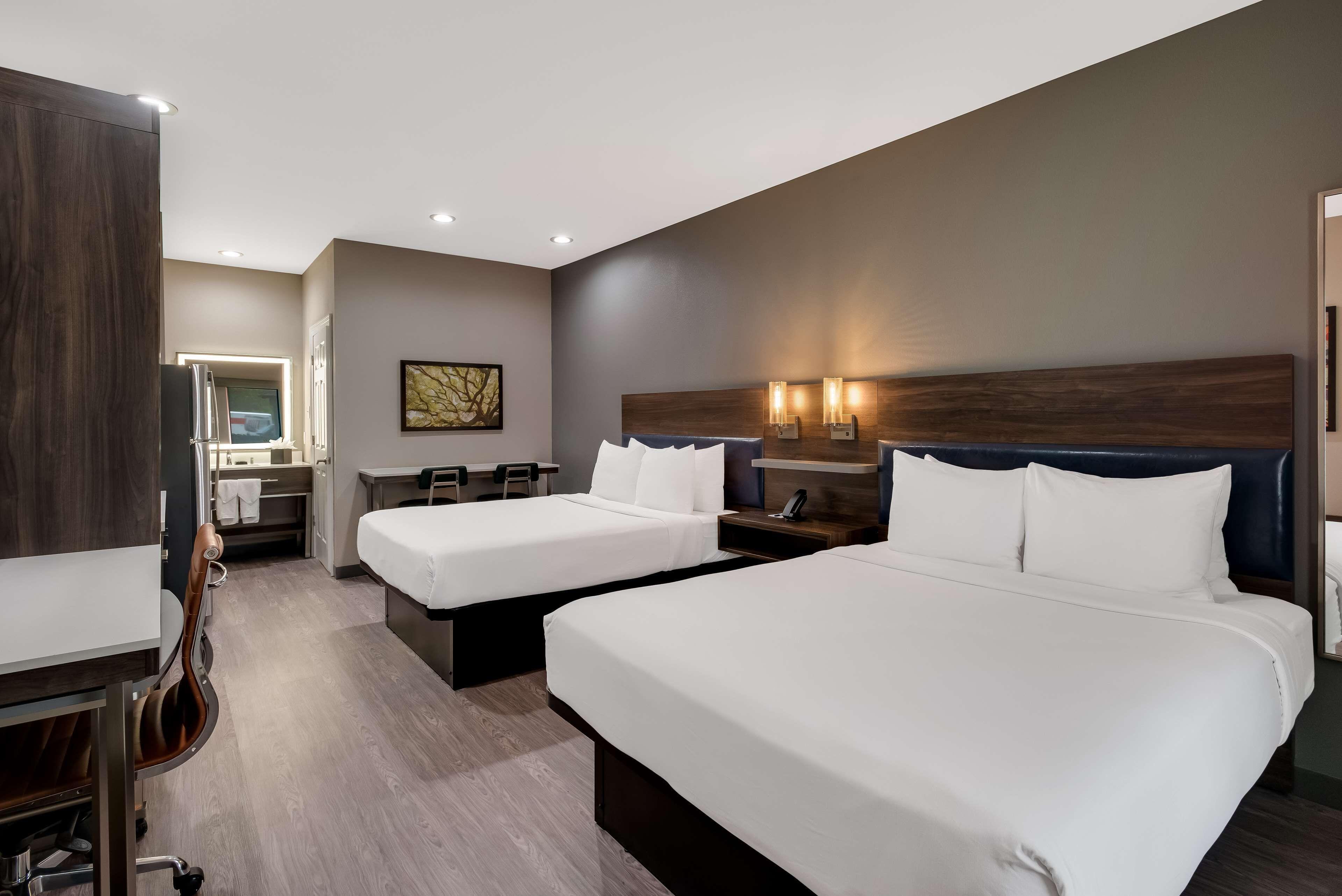 Queen Suite with Two Queen Beds - Kitchenette/Non-Smoking
