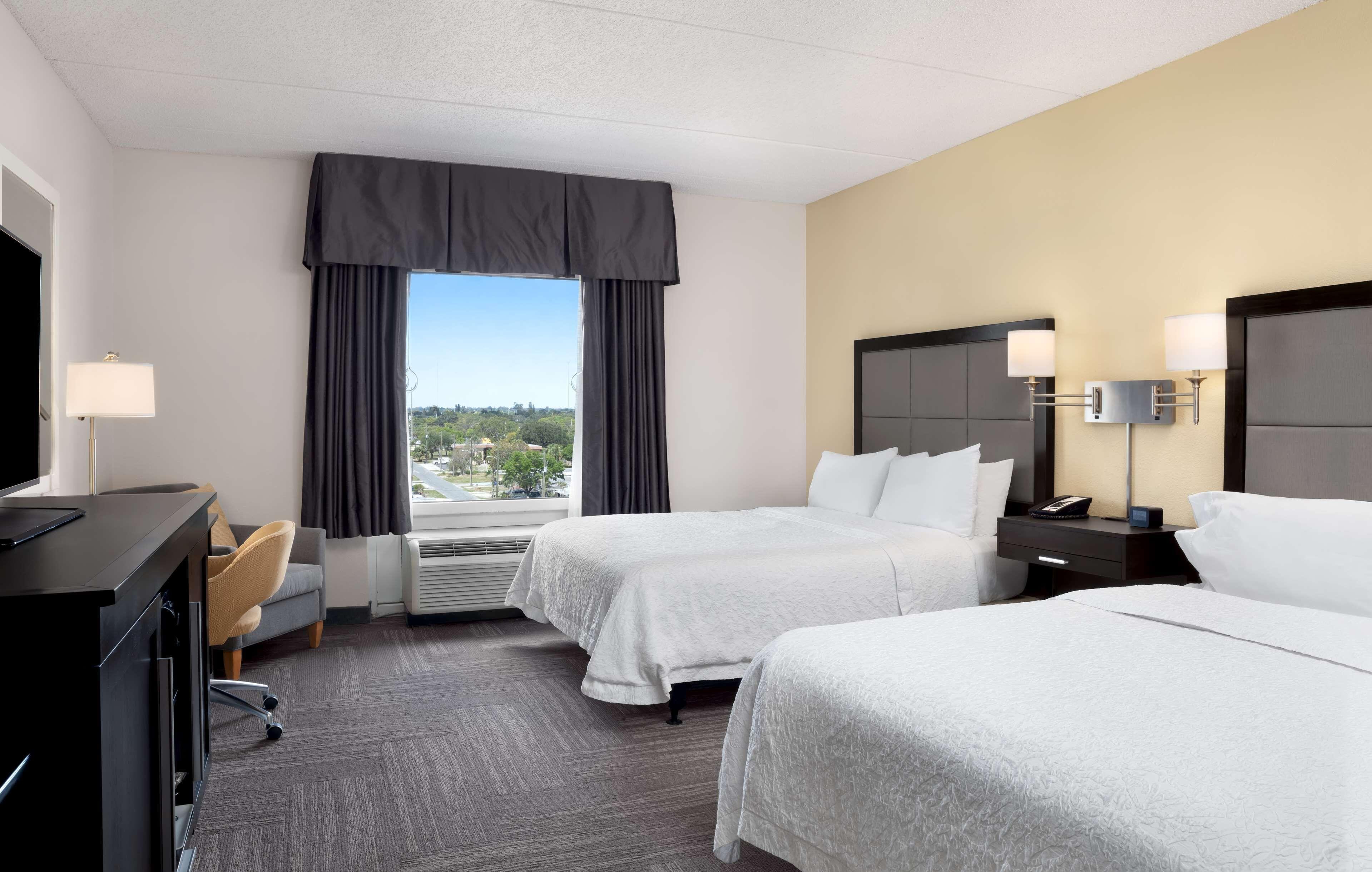 Double Room with Two Queen Beds and Bath Tub - Mobility and Hearing Access/Non-Smoking,1551659971:JPEG