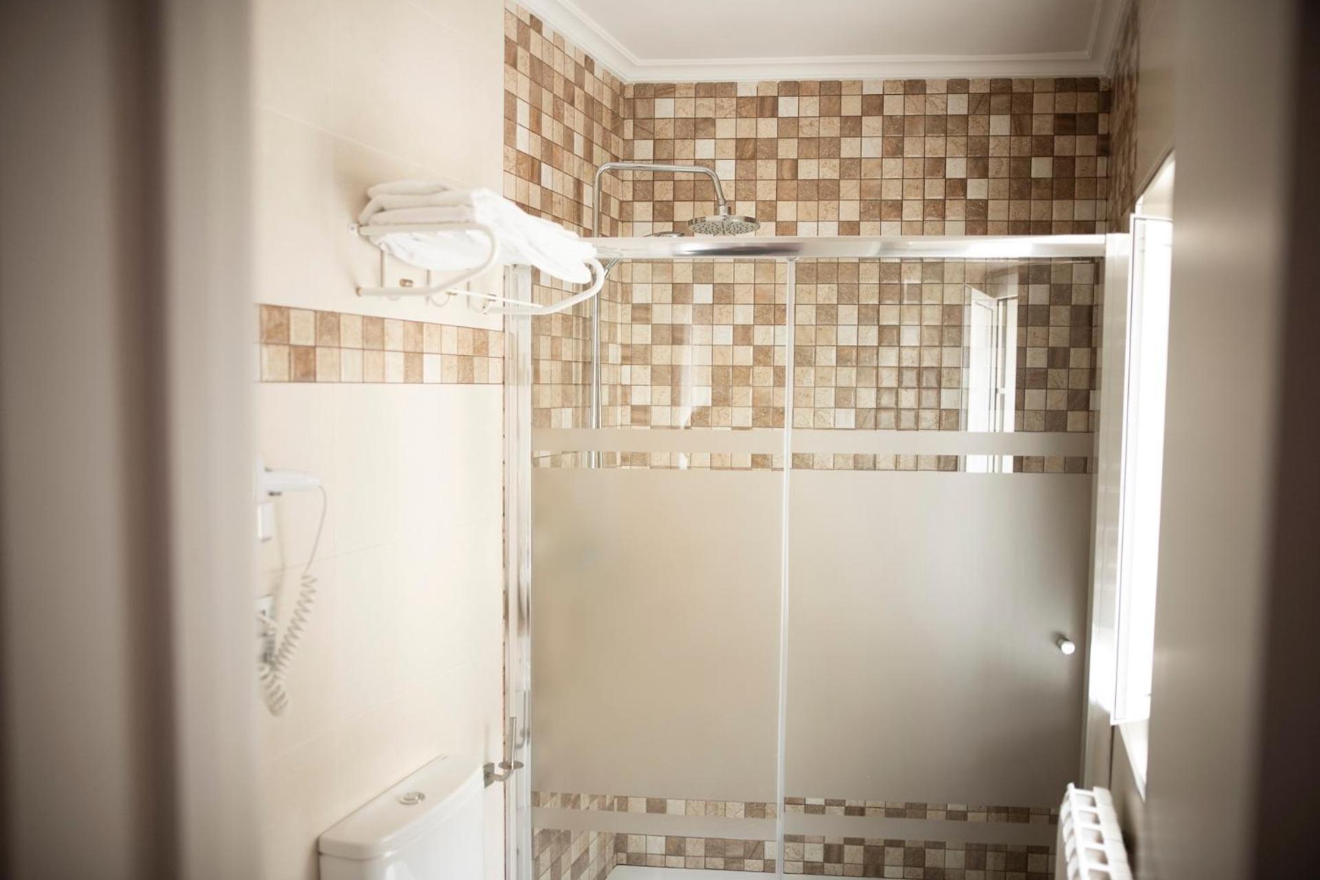 Twin Room,1710603846:JPEG