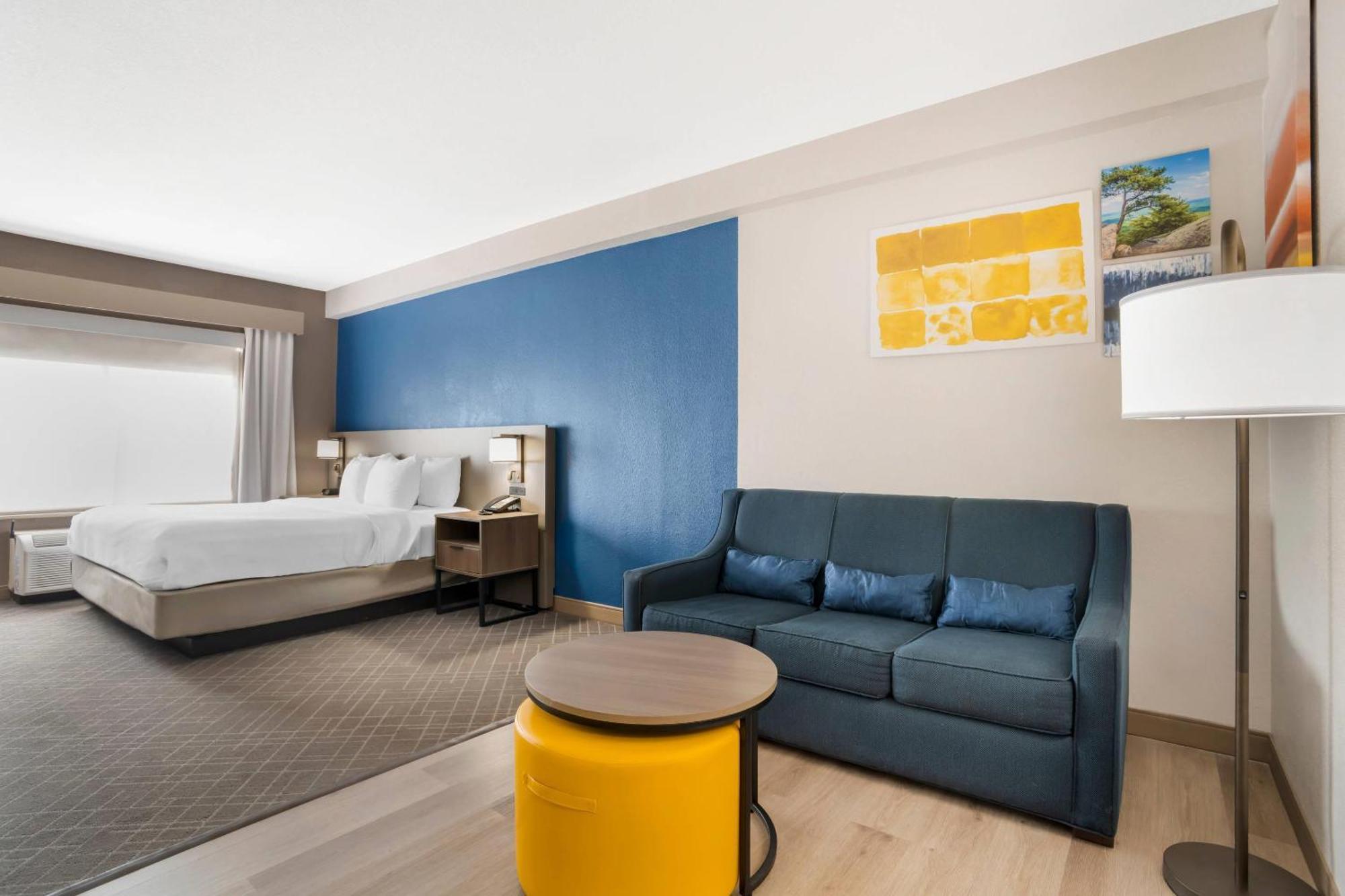King Suite - Disability Access/Non-Smoking