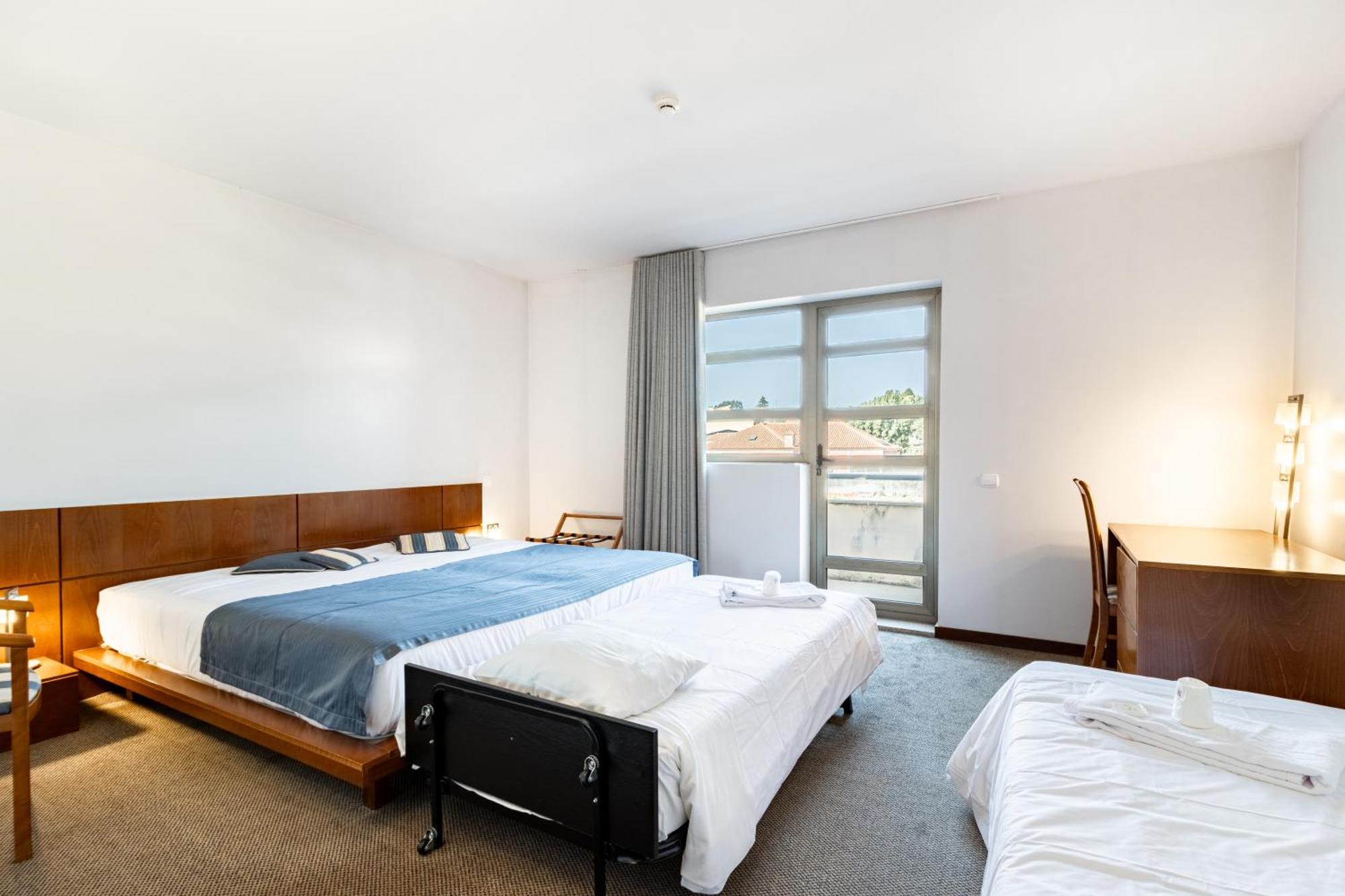 Quarto Familiar (2 Adultos + 2 Crianças)