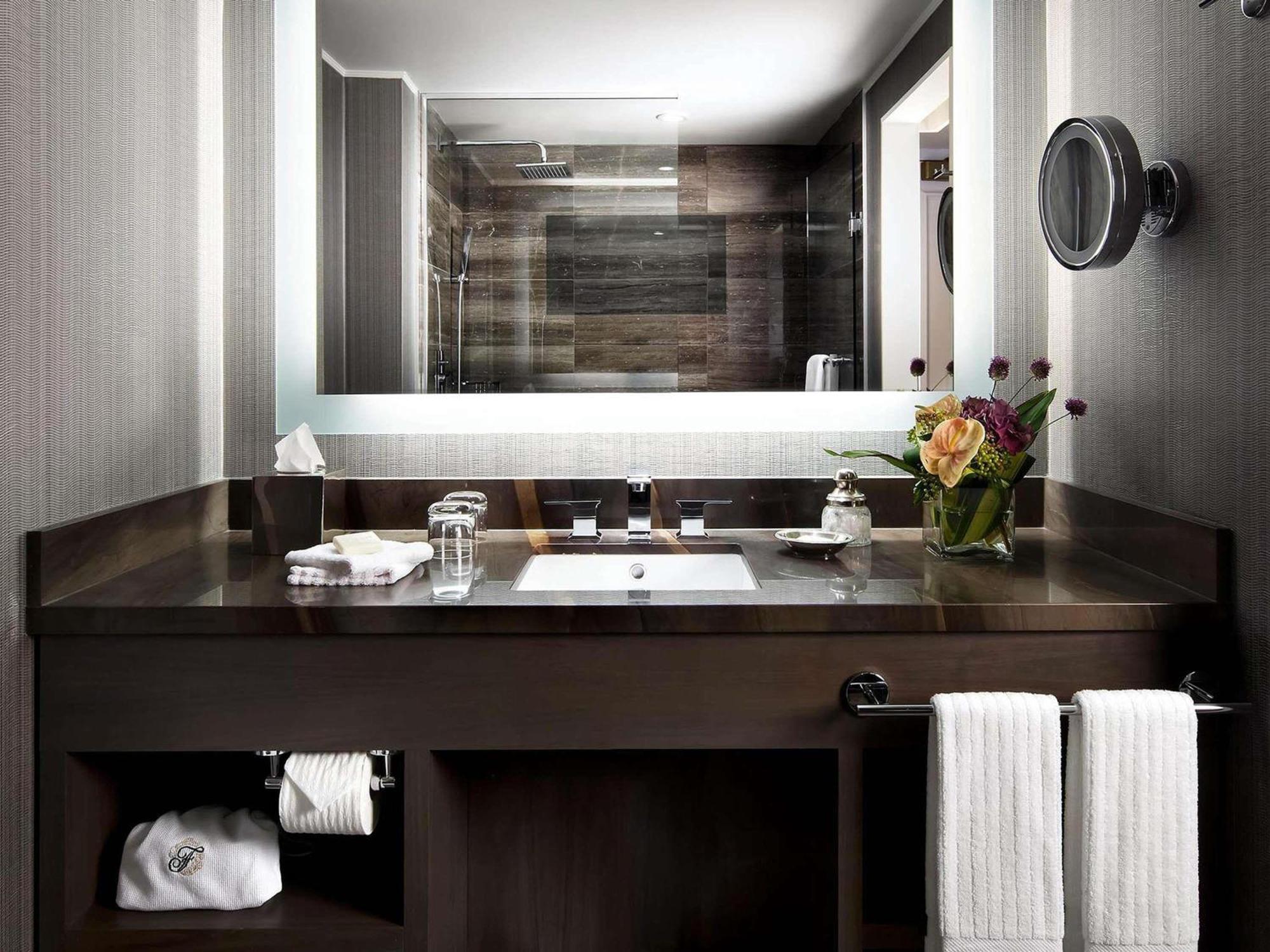 Chambre Lit King-Size Signature - Vue sur Port