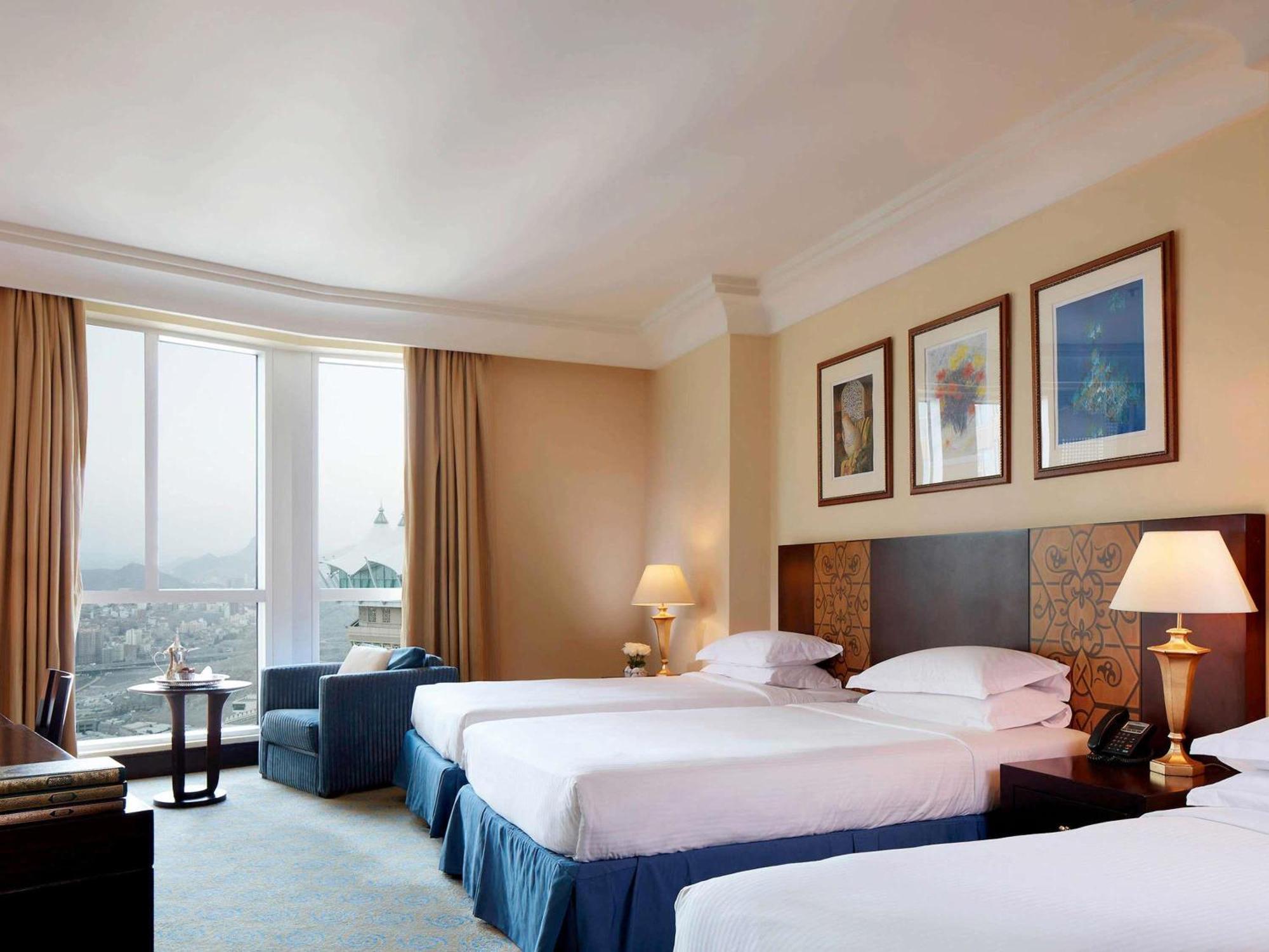 Classic Dreibettzimmer mit Blick auf Haram
