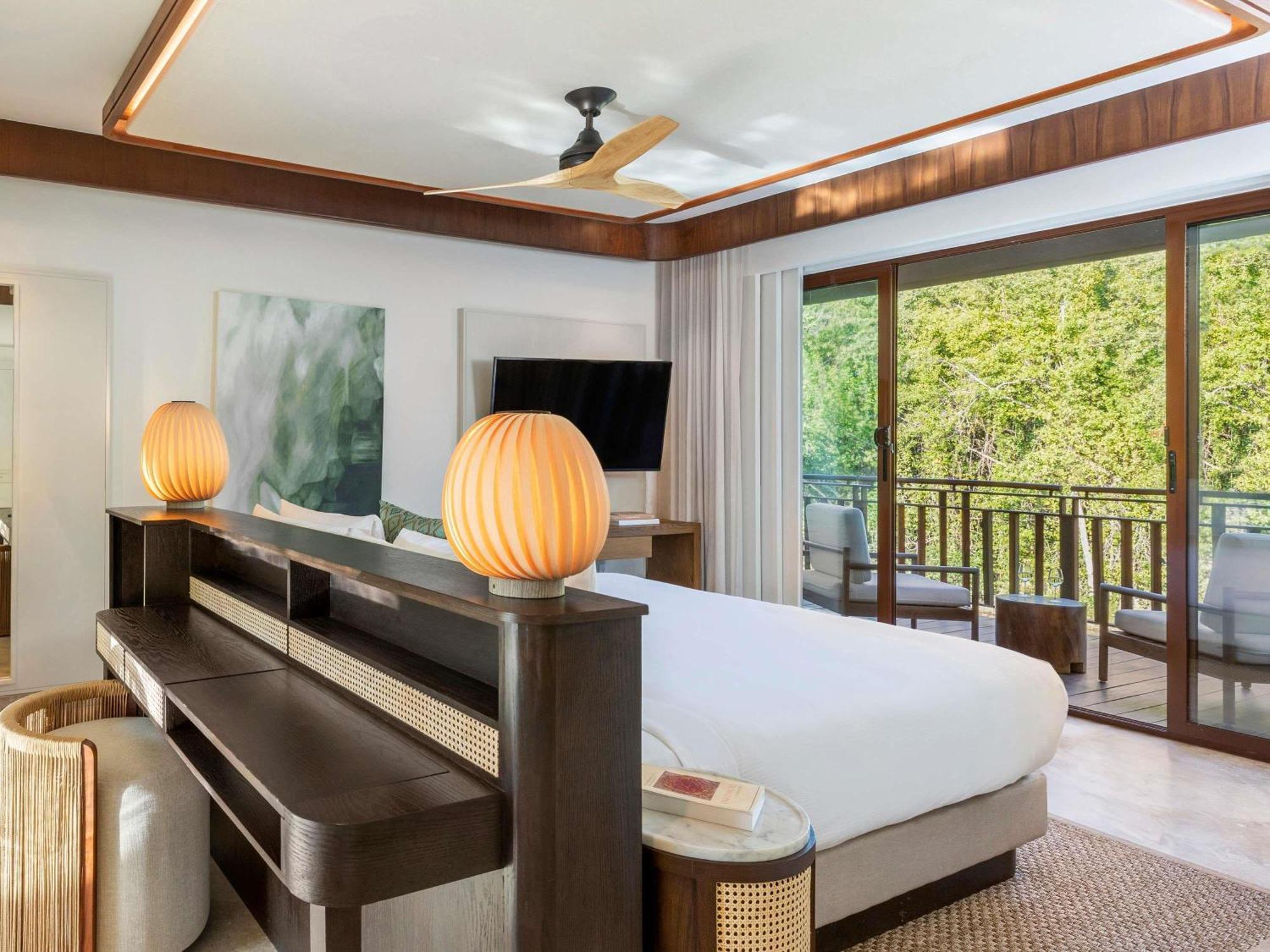 Signature King Casita with Soaking Tub and Lagoon View