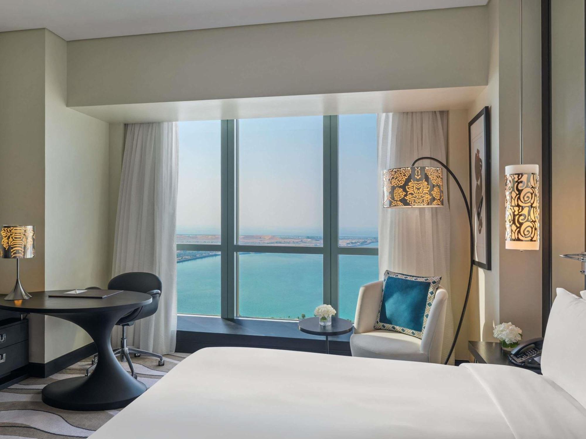 Luxe Kamer met 2 Aparte Bedden en Uitzicht op Zee