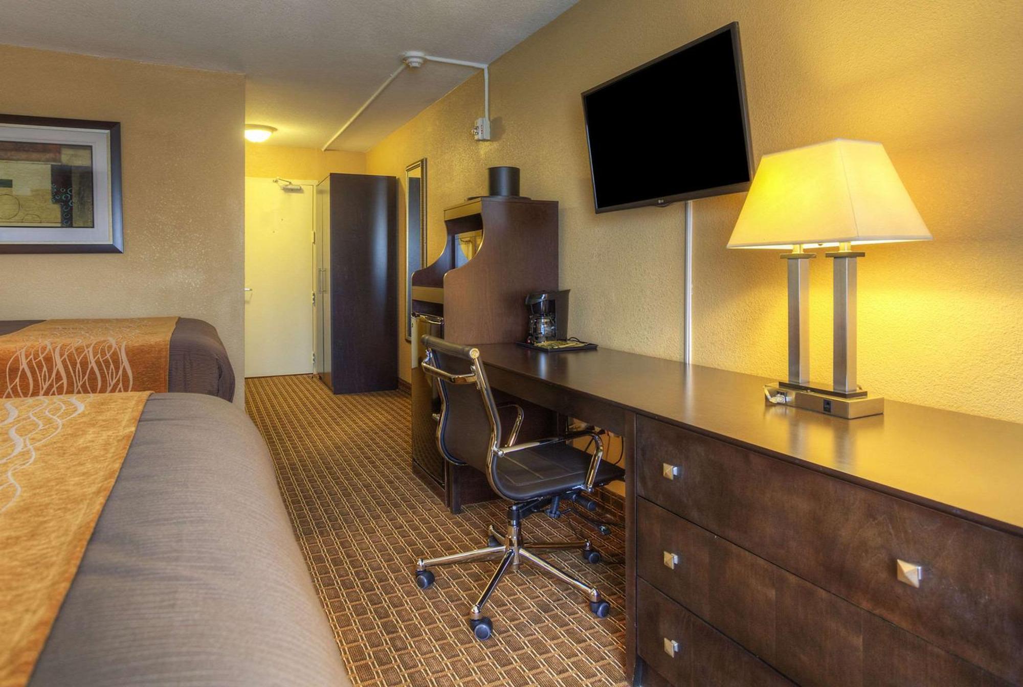 King Room - Non Smoking/Interior Corridor