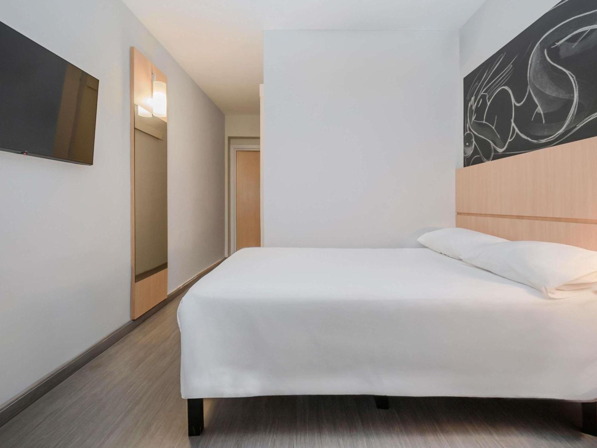 Quarto Standard com 1 Cama de Casal