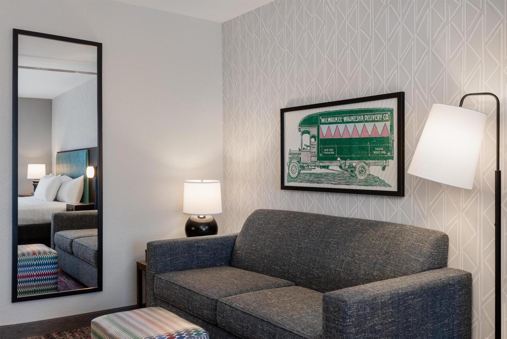 King Studio Suite - Hearing Access/Non-Smoking
