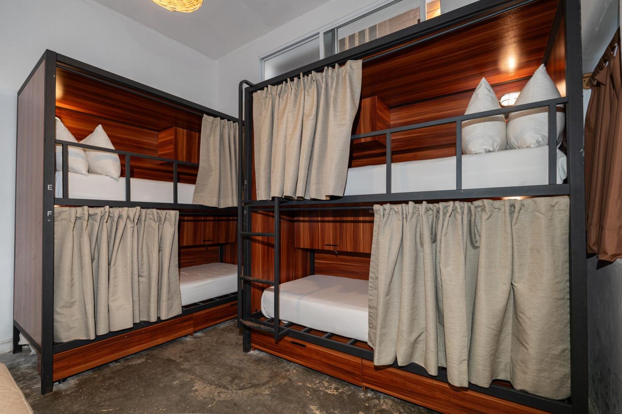 12 Bed Mixed Community Dorm