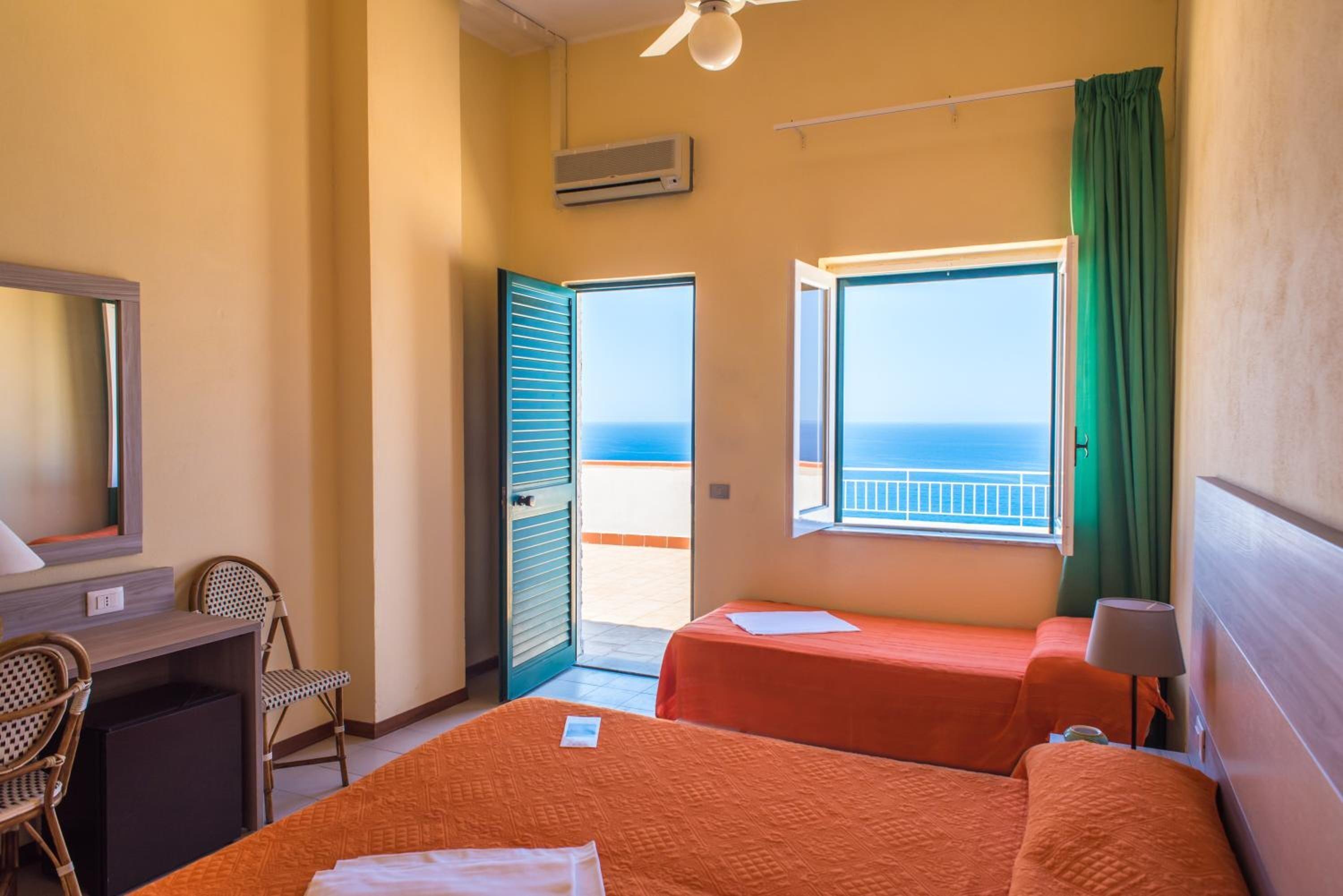 Camera Familiare con Vista Mare (2 Adulti + 1 Bambino)