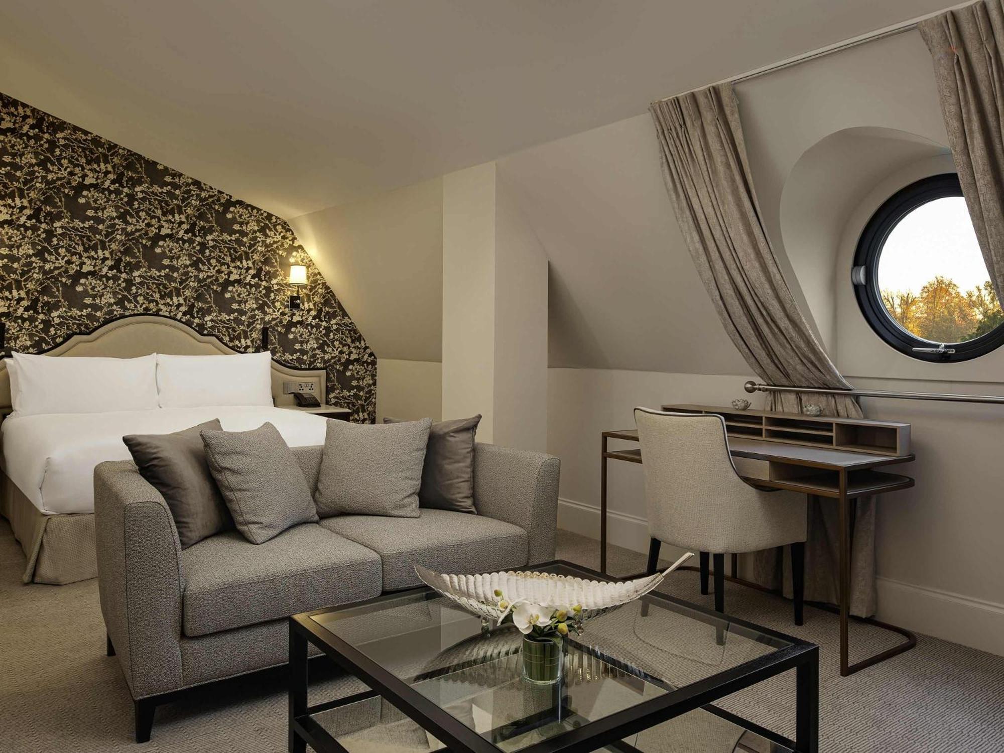 Zimmer Eaves mit Kingsize-Bett
