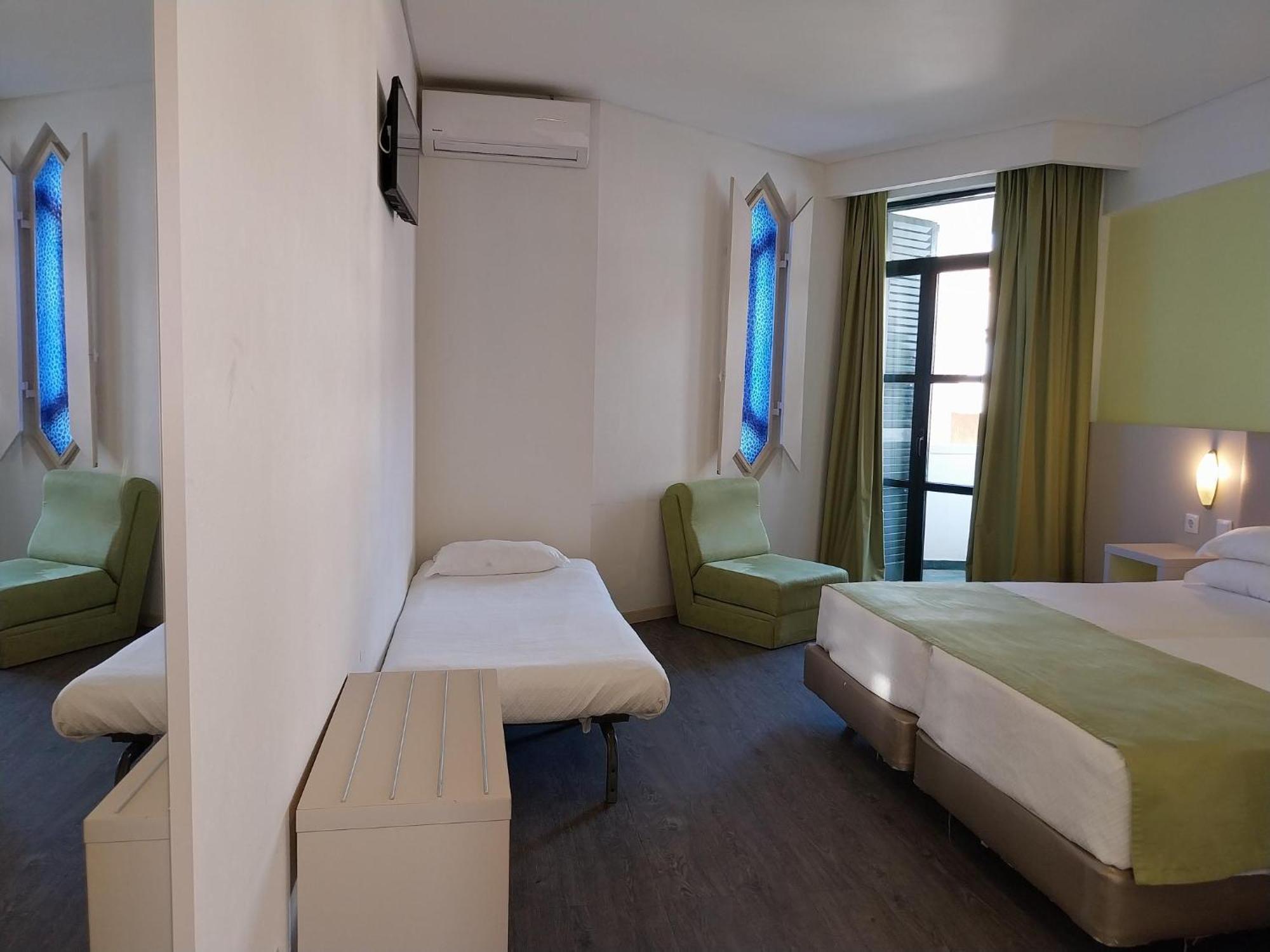 Double or Twin Room with Extra Bed,1722893357:JPEG
