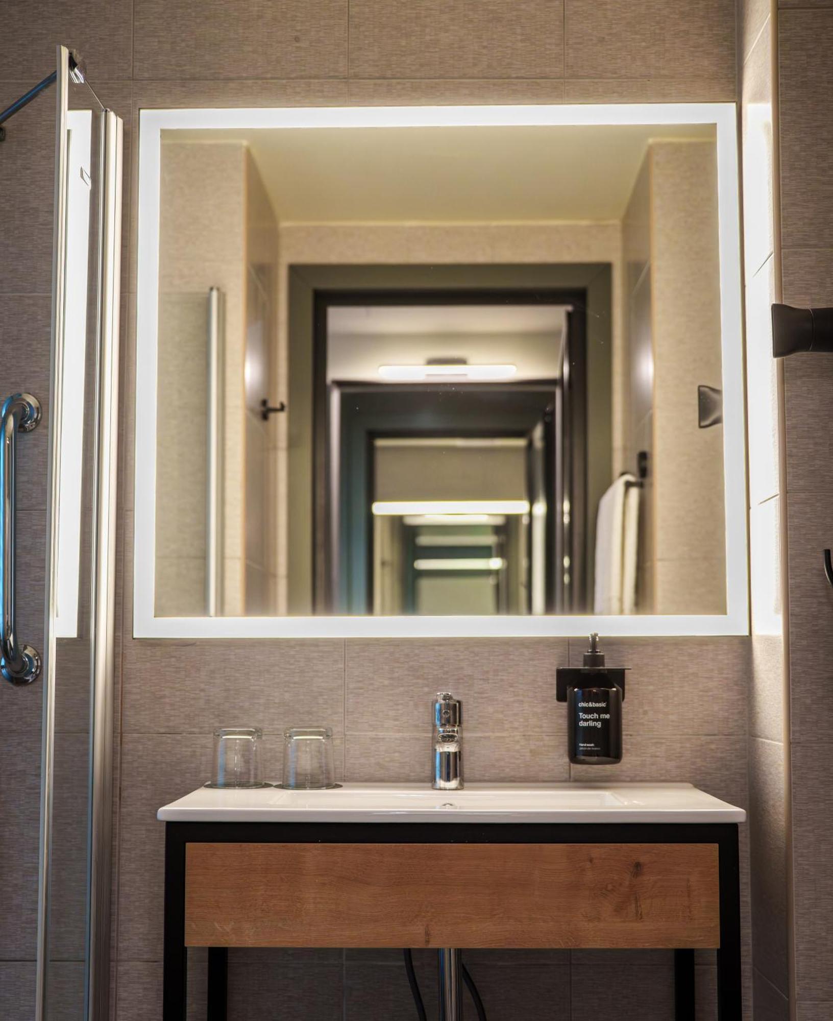 Small Double Room,1739378134:JPEG