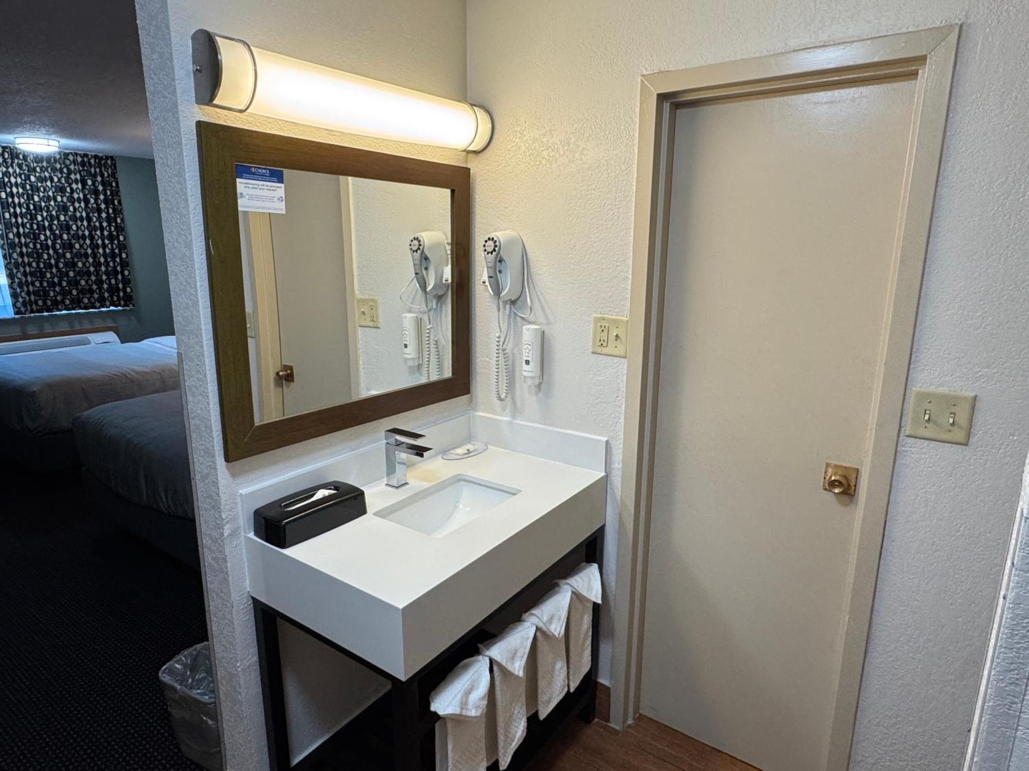 Quadruple Room - Non Smoking/Interior Corridor