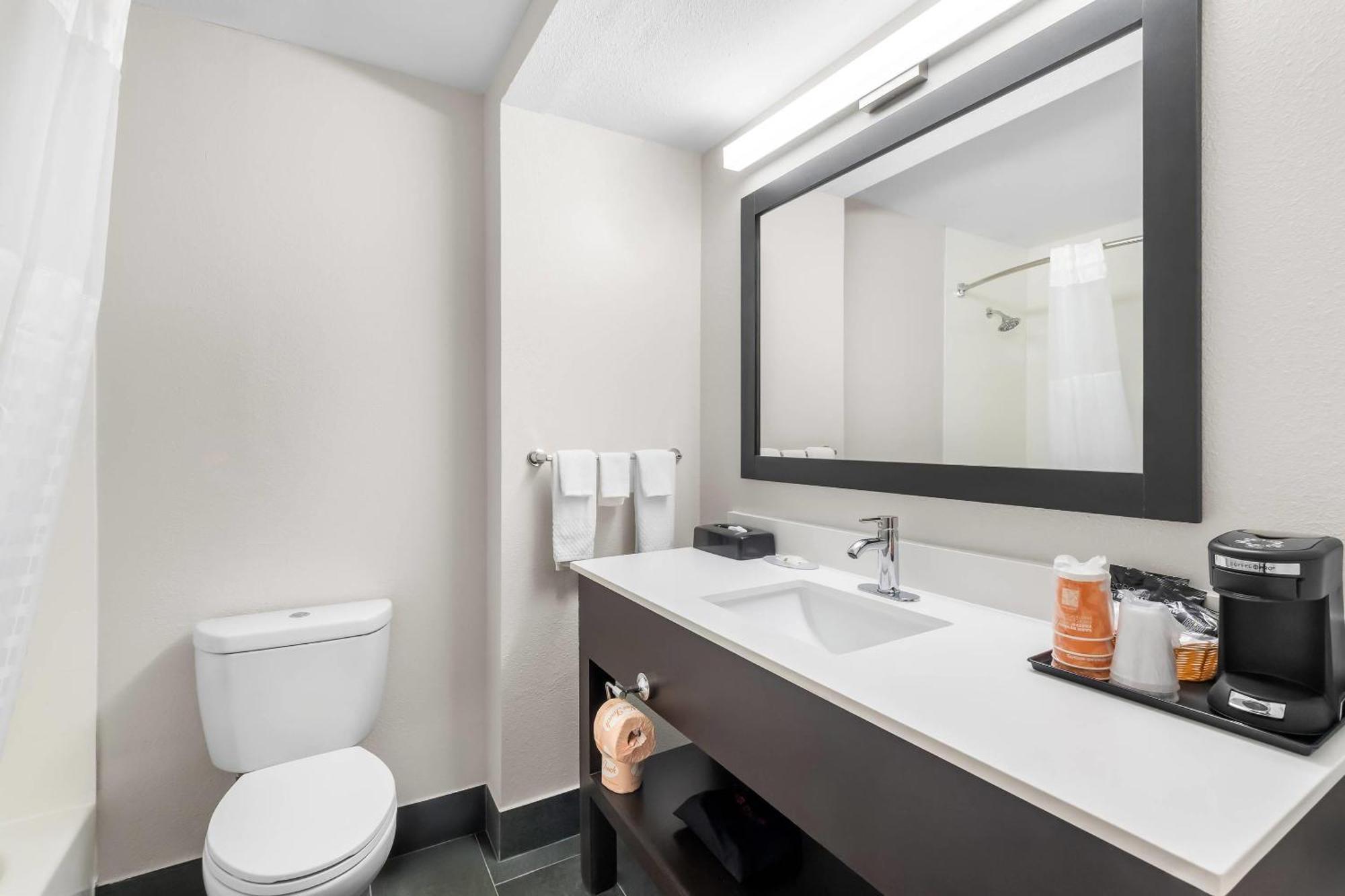 Quadruple Room with Two Queen Beds - Non Smoking/Interior Corridor