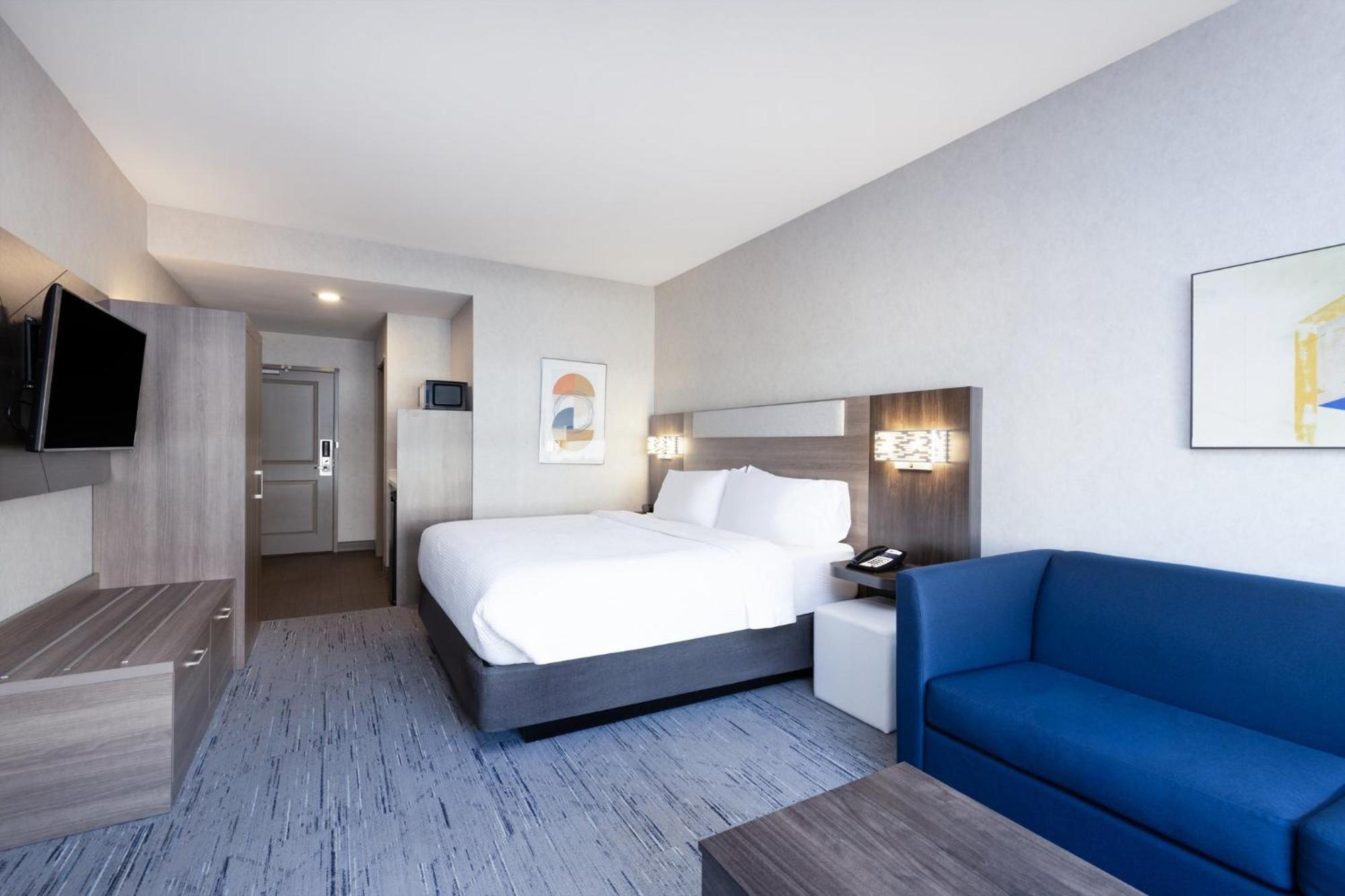 Deluxe Family Suite