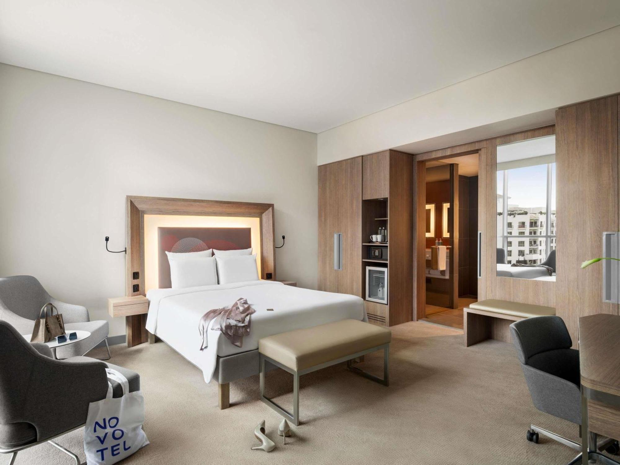 Executive Suite mit Whirlpool und Balkon