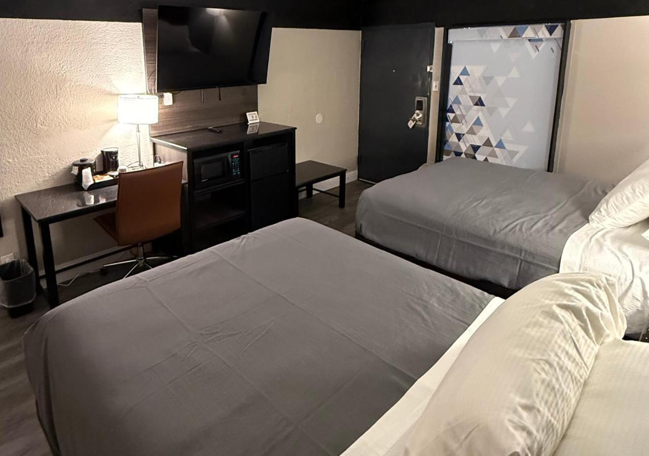 Deluxe Queen Studio