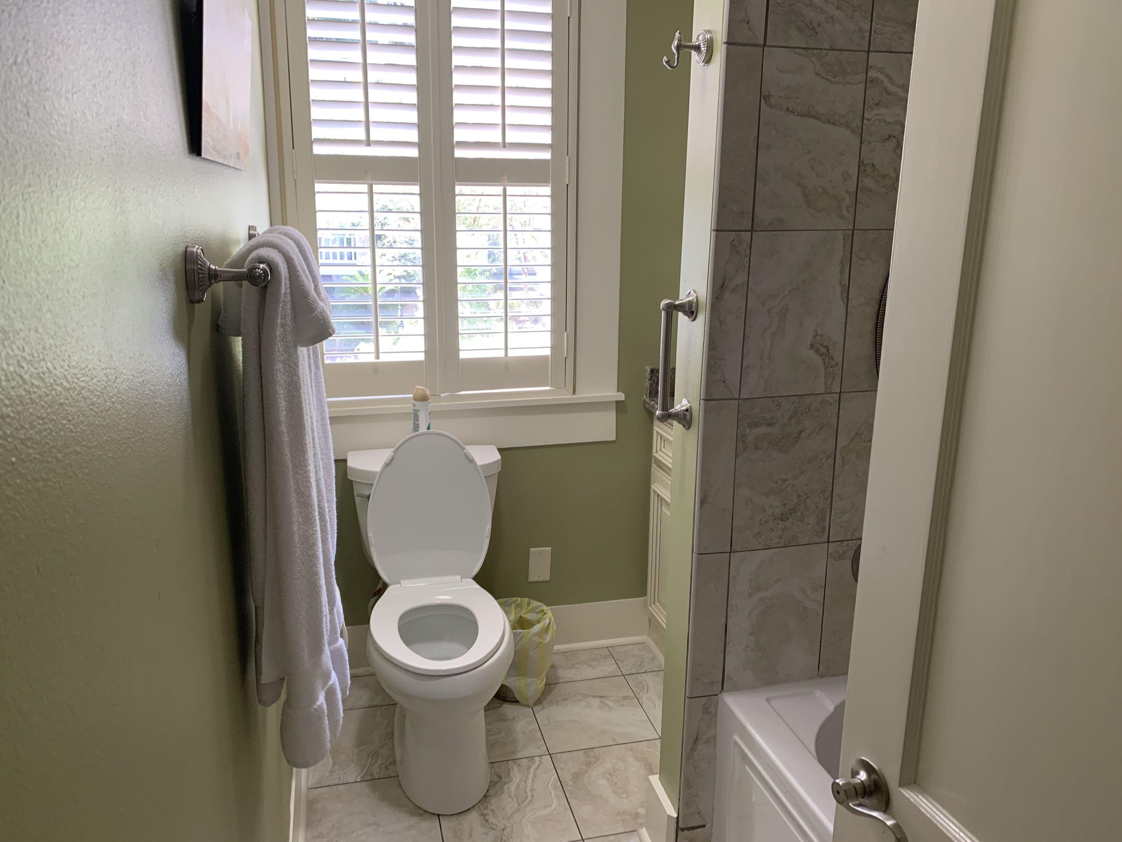 Queen Suite with Pool View
