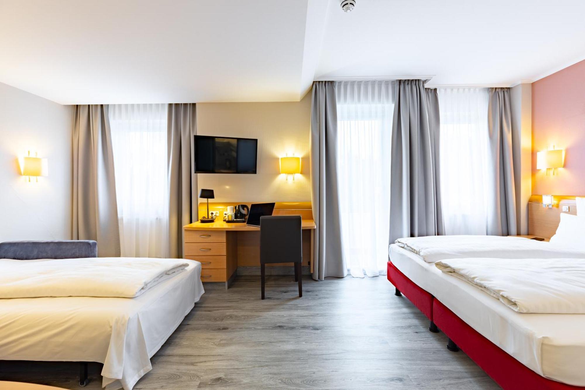 Premium Queen room with single sofa bed