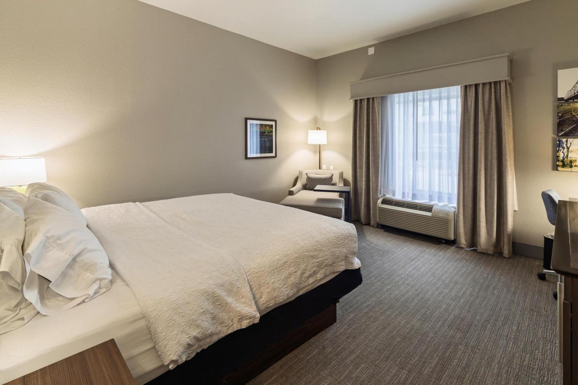 King Room with King Bed - Non-Smoking