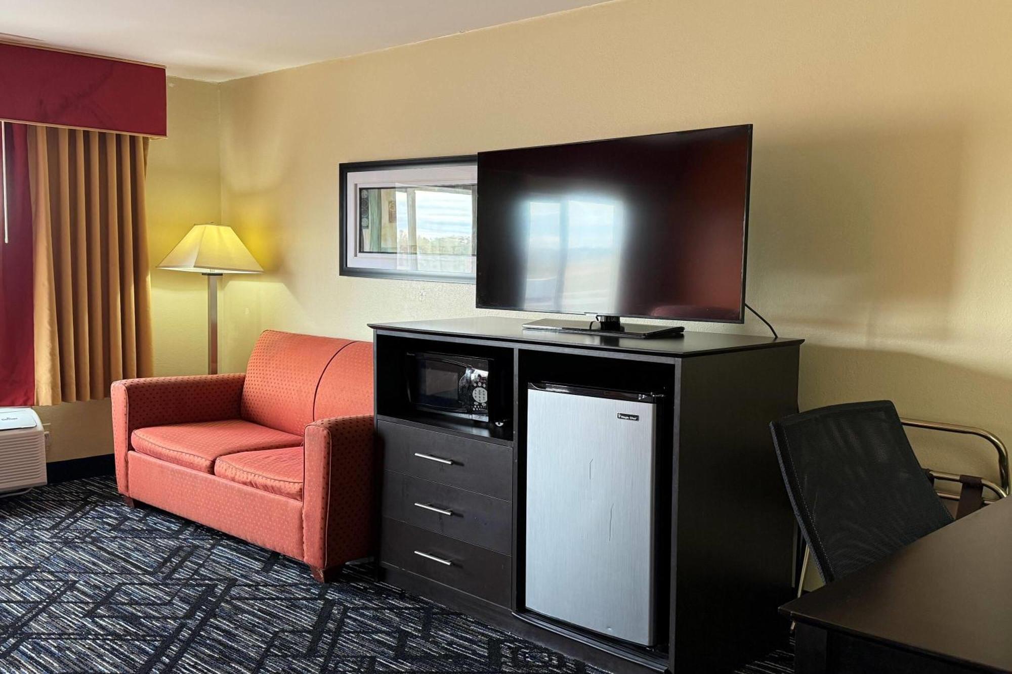 King Suite with Sofa Bed- Non-Smoking