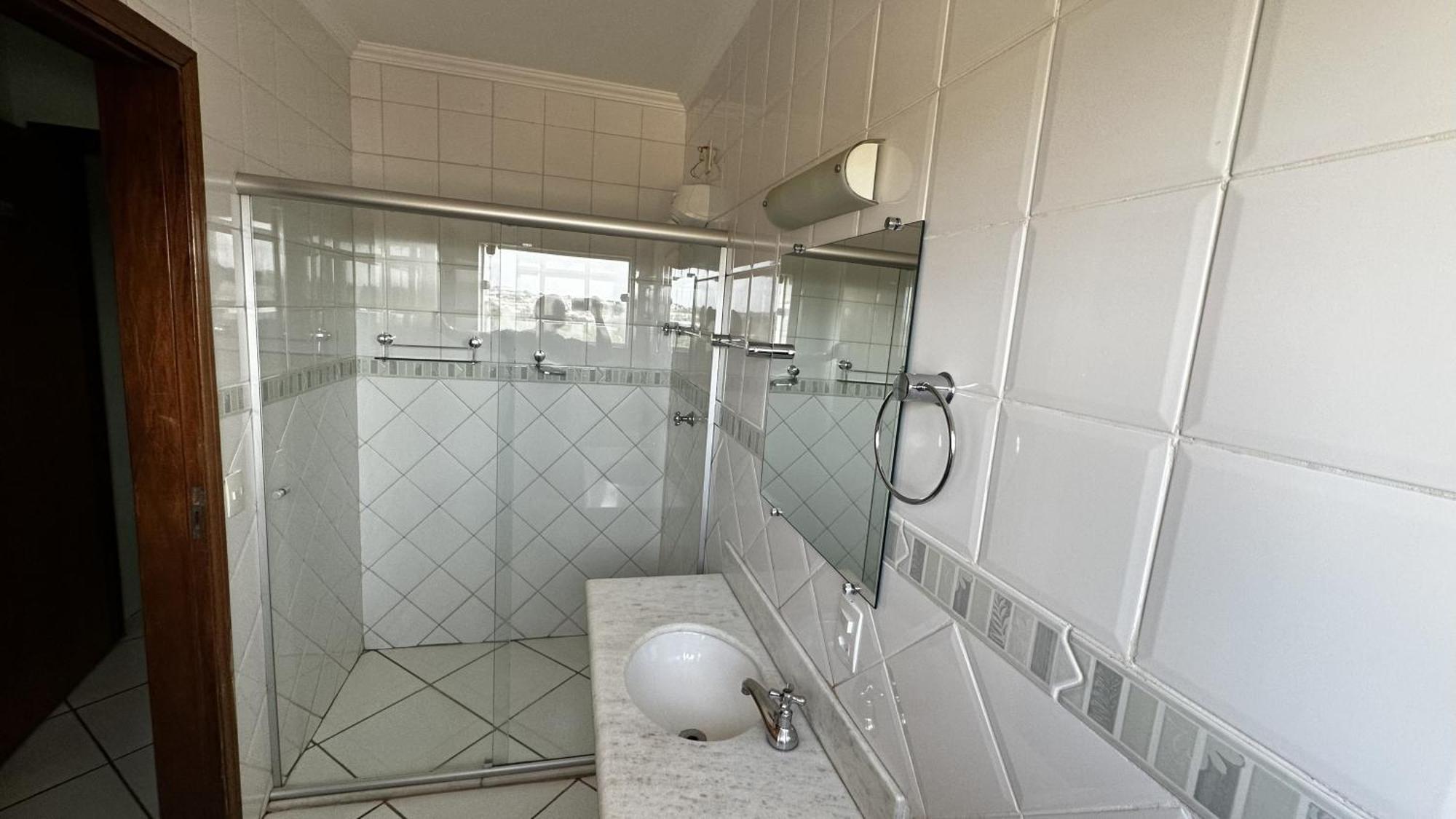 Quarto Deluxe (2 Adultos + 1 Criança)