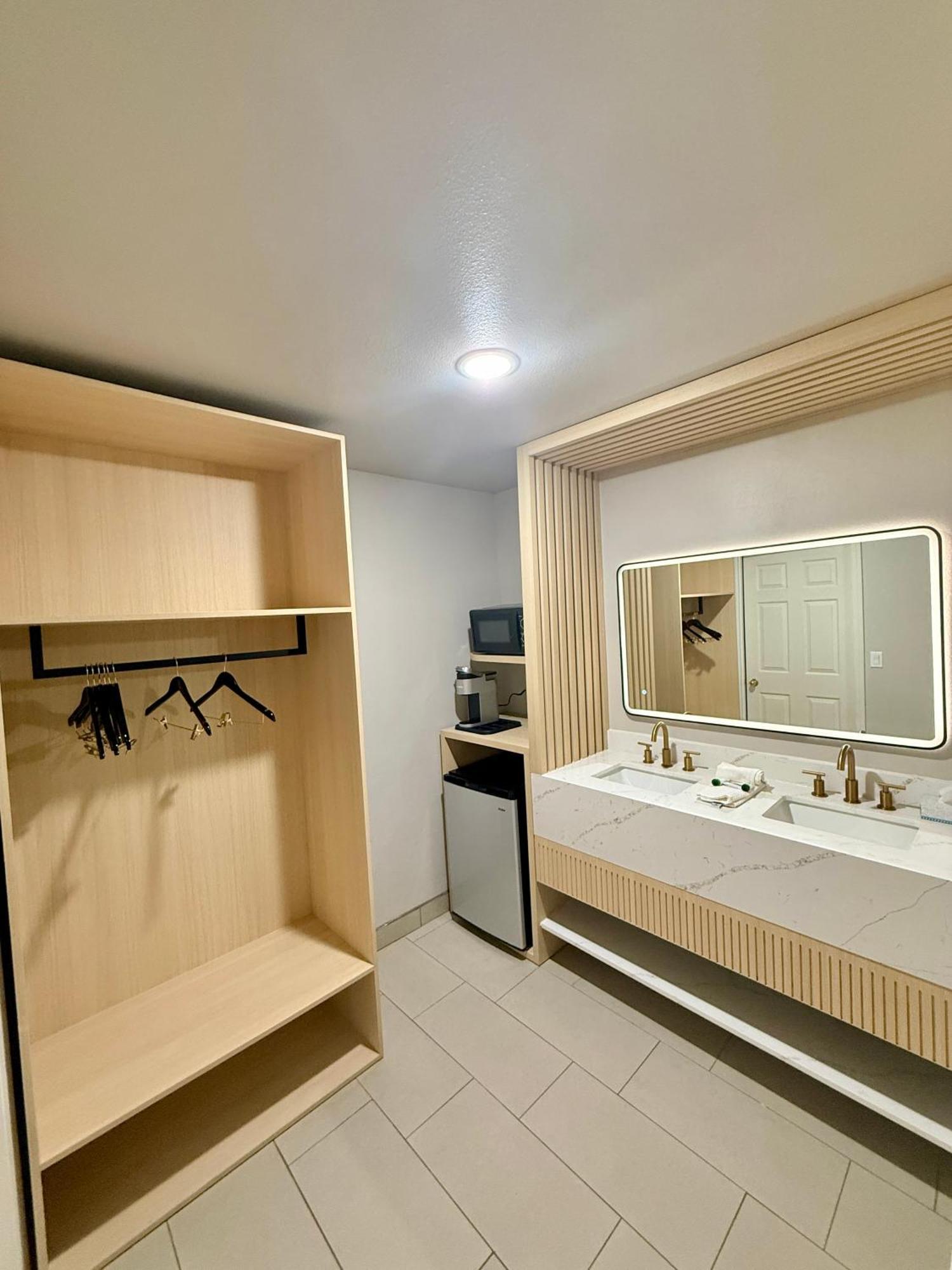 Superior King Suite - Non-Smoking