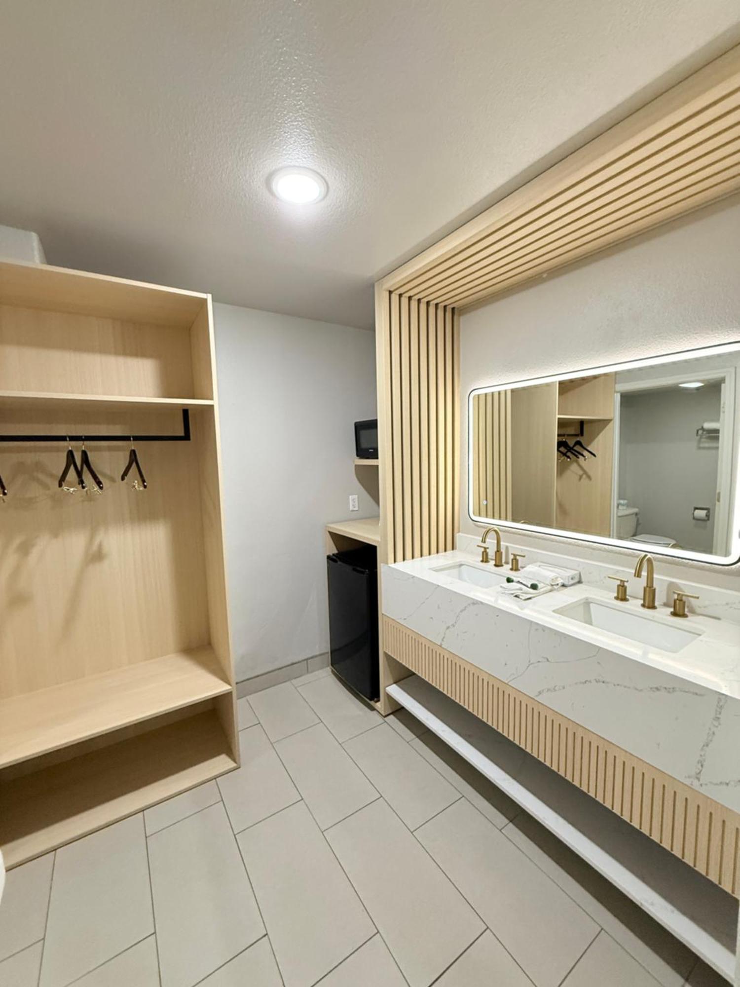 Superior Queen Room with Two Queen Beds - Non-Smoking