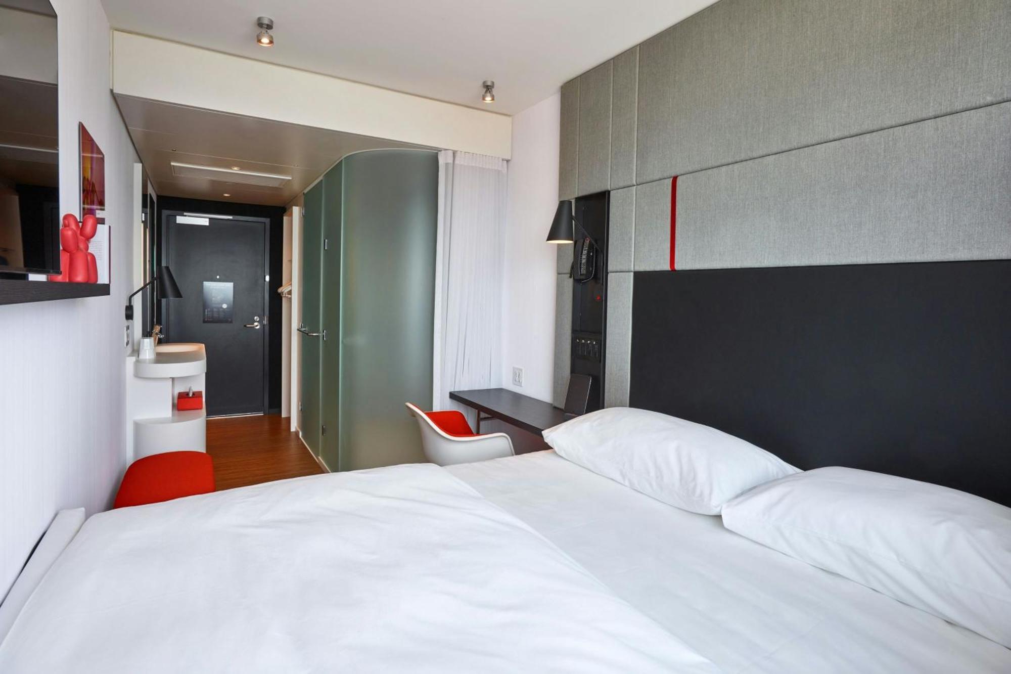 Zimmer mit Kingsize-Bett