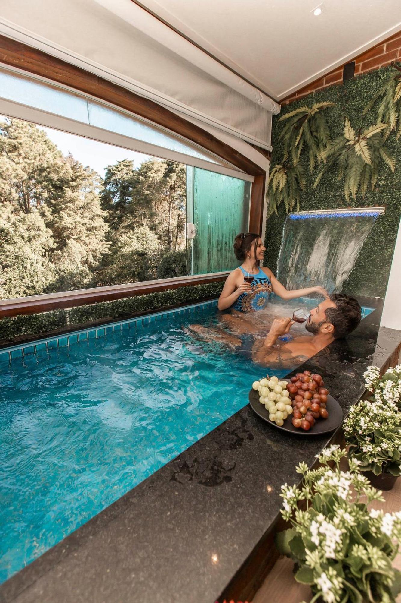 Suíte com Piscina Privativa