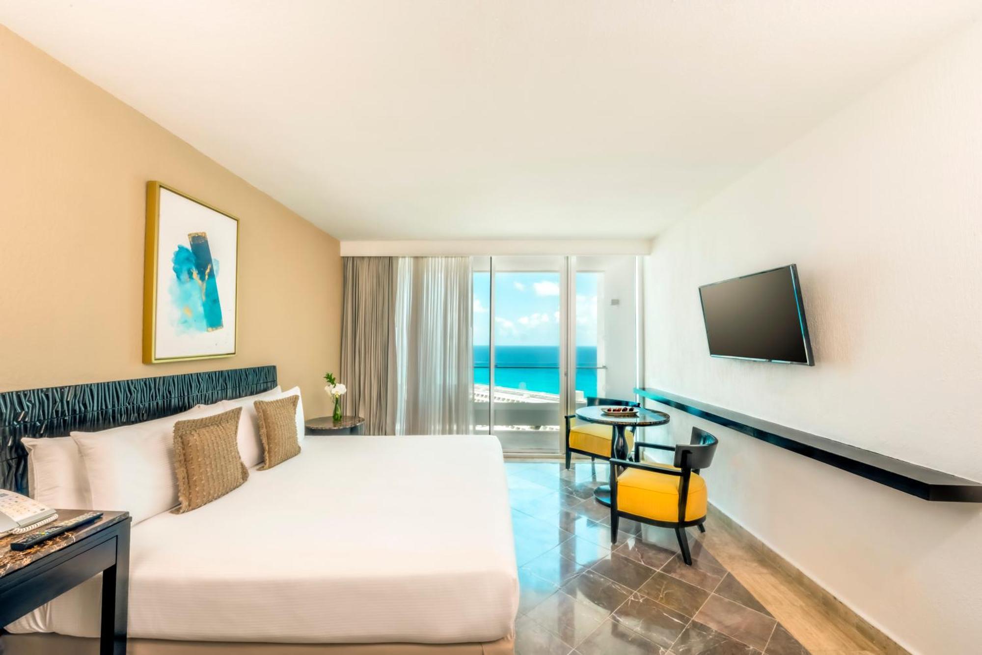 Standard Room 1 King Bed with Partial Ocean View,1739389220:JPEG