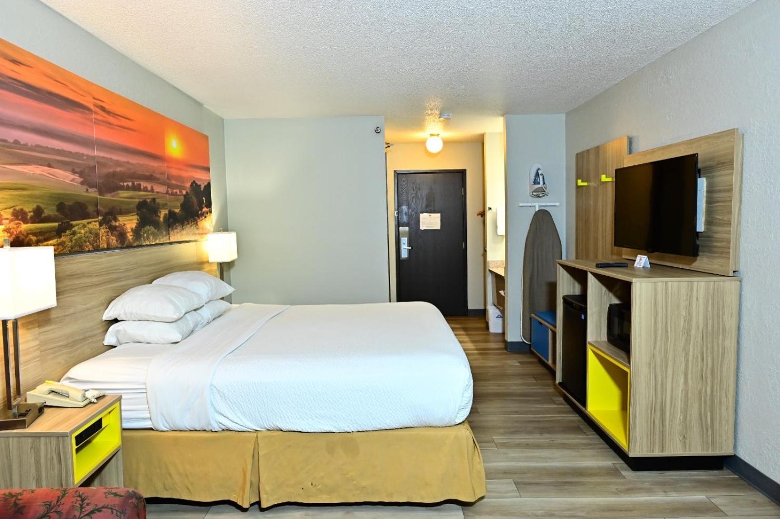 Deluxe Queen Room with Sofa Bed - Non-Smoking