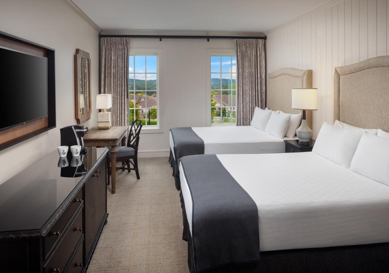 Deluxe Queen Room with Two Queen Beds