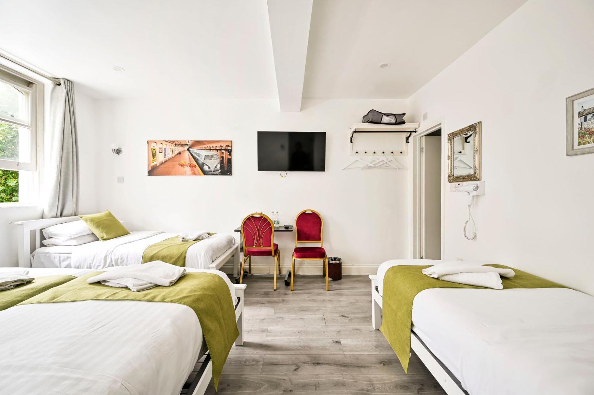 Vierbettzimmer mit eigenem Bad