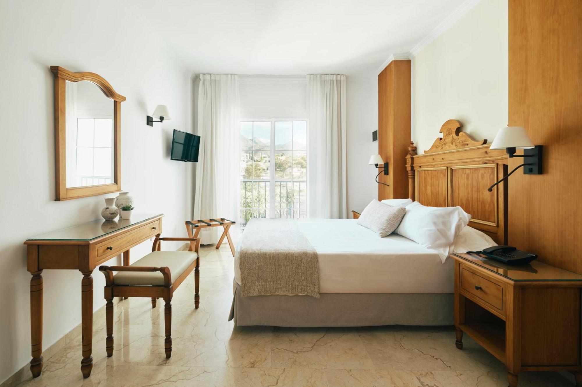 Budget Twin Room with french balcony