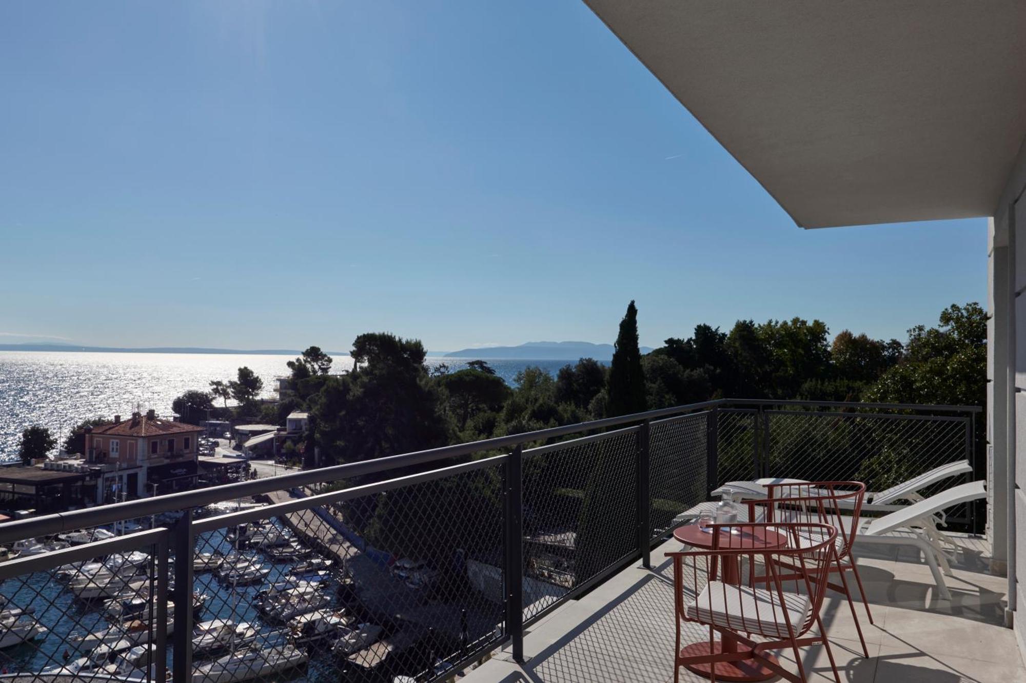 Premium Suite Sea View with Balcony