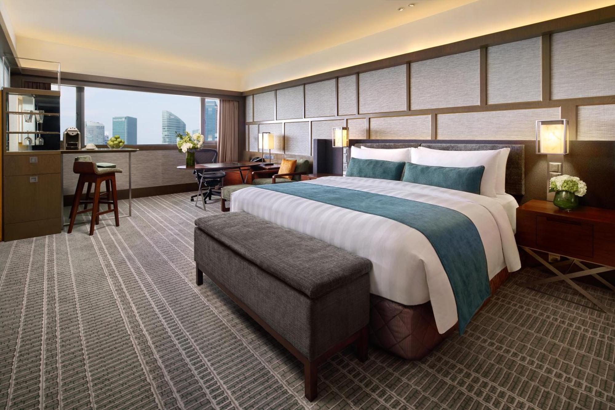 Pacific Club Zimmer, Blick auf die Marina Bay, Zugang zur Lounge, hohe Etage