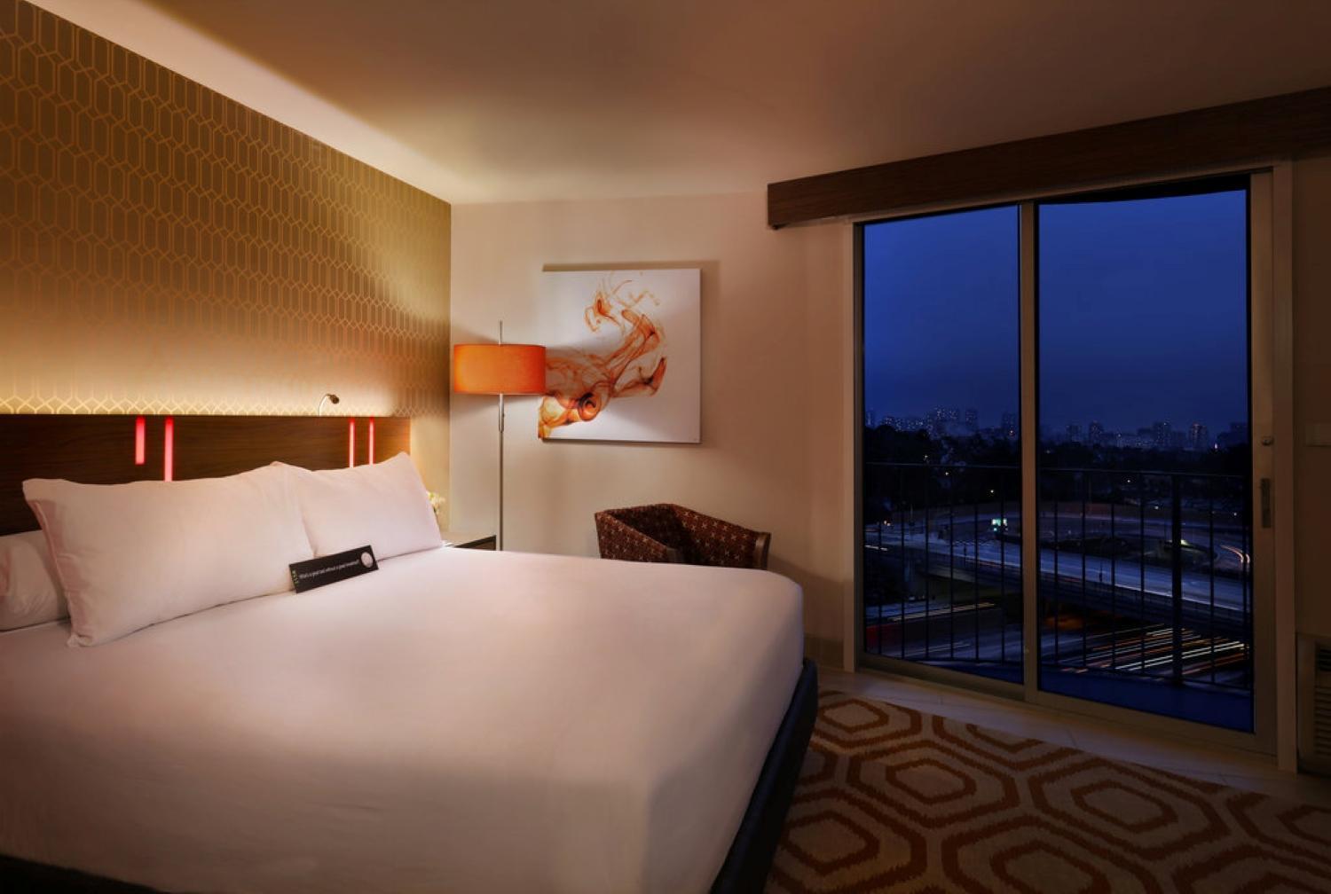 Skyline View Room No Resort Fee,938694238:JPEG