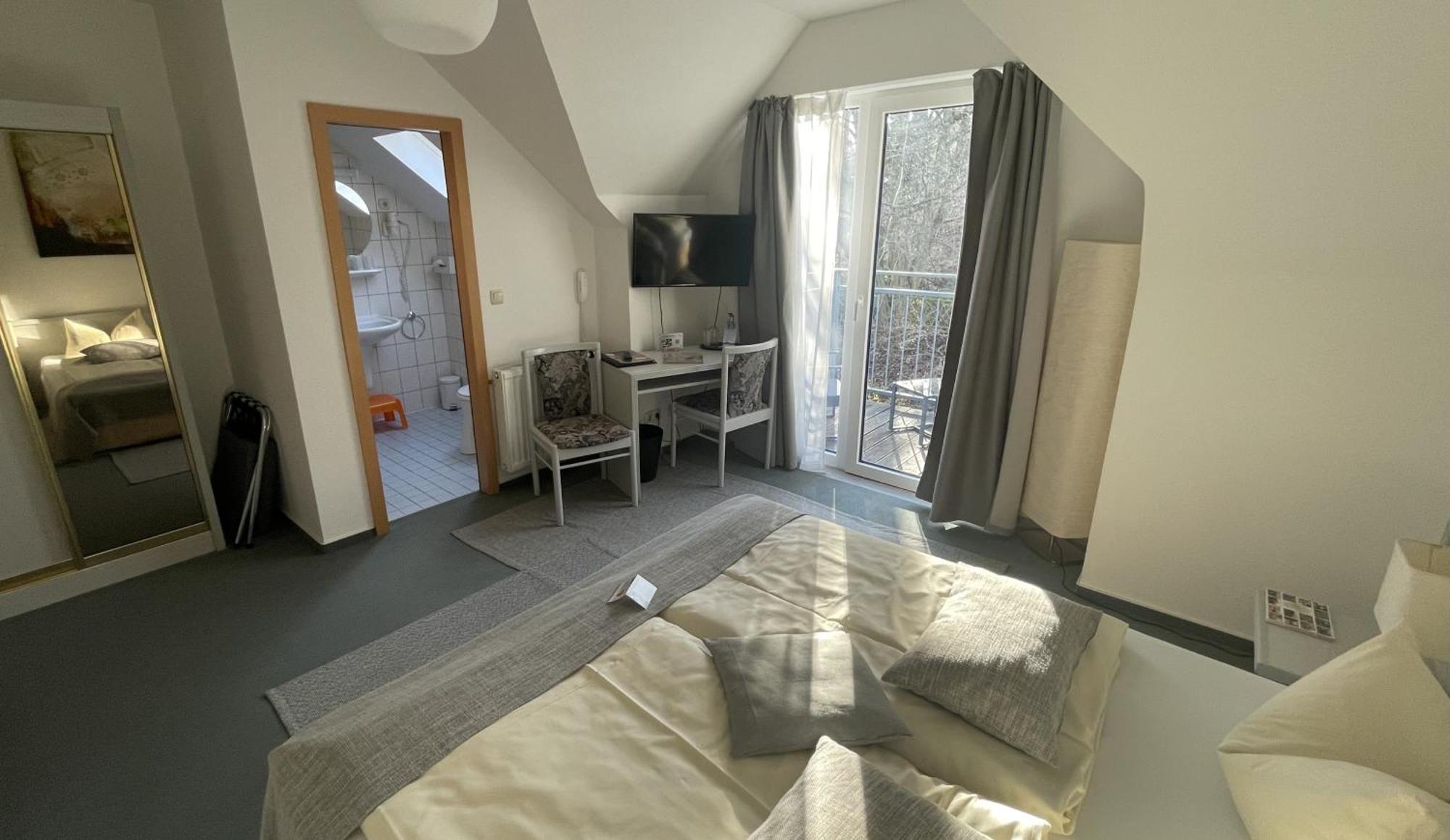 Doppelzimmer mit Balkon