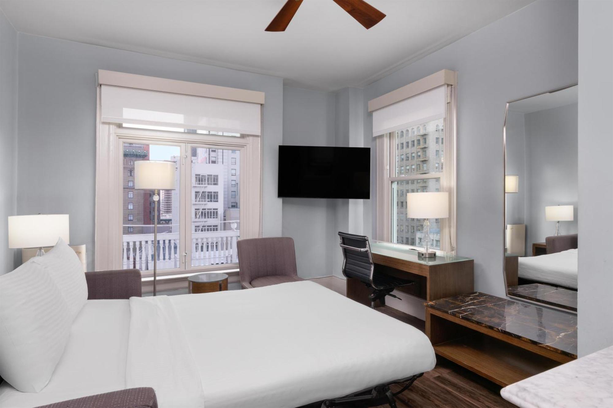 Suite King com Sofá-Cama - Não Fumador