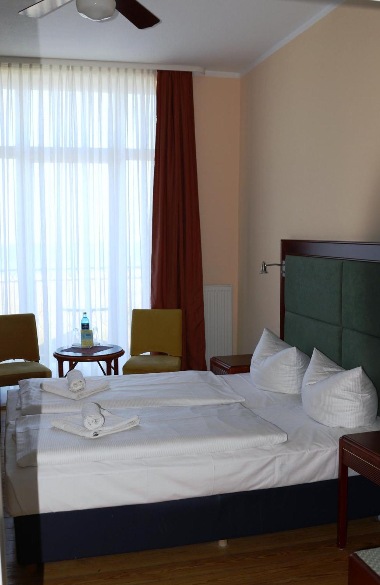 Double Room Lake View,10321042:JPEG